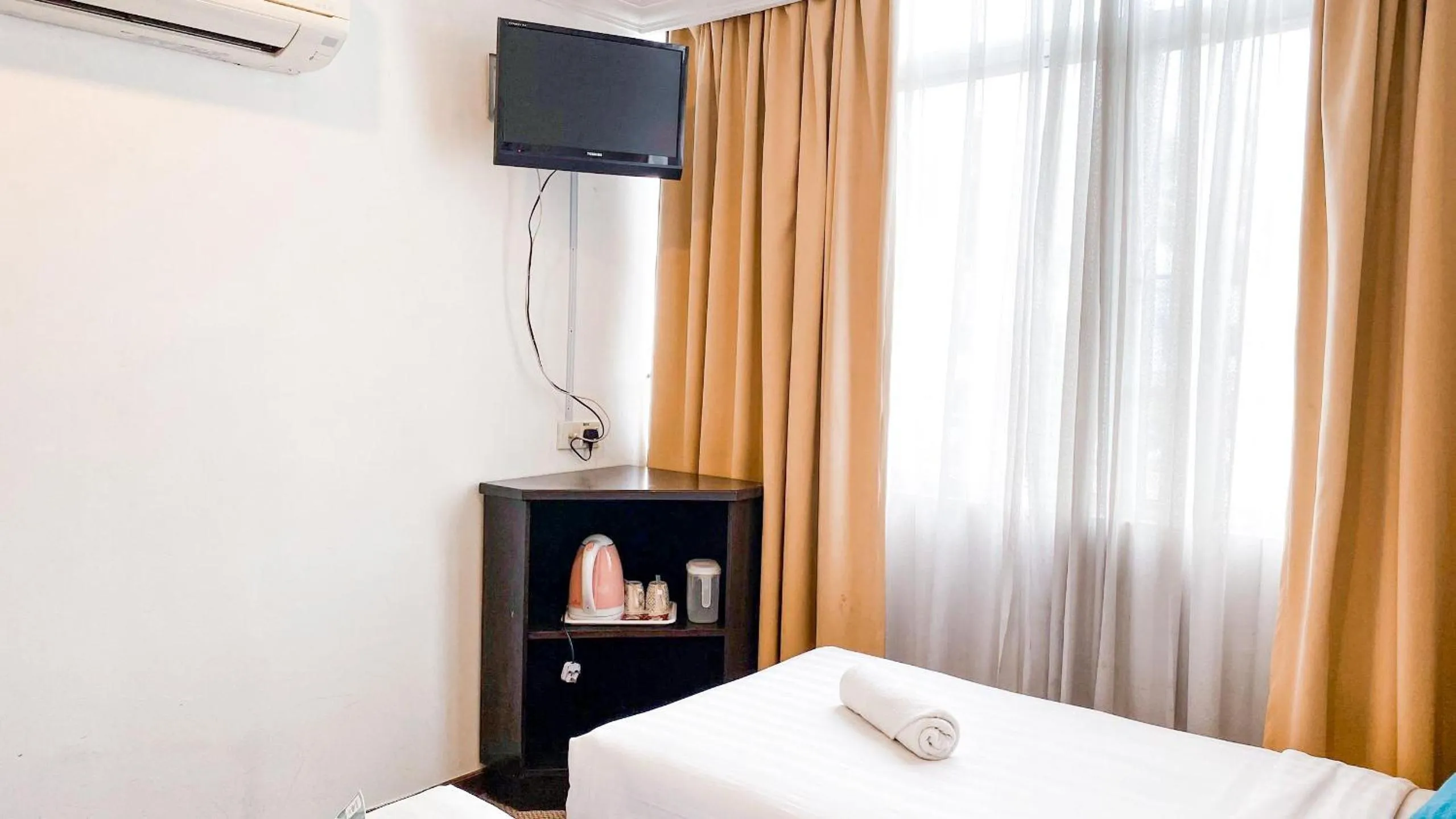 Queenspark Lovita Hotel