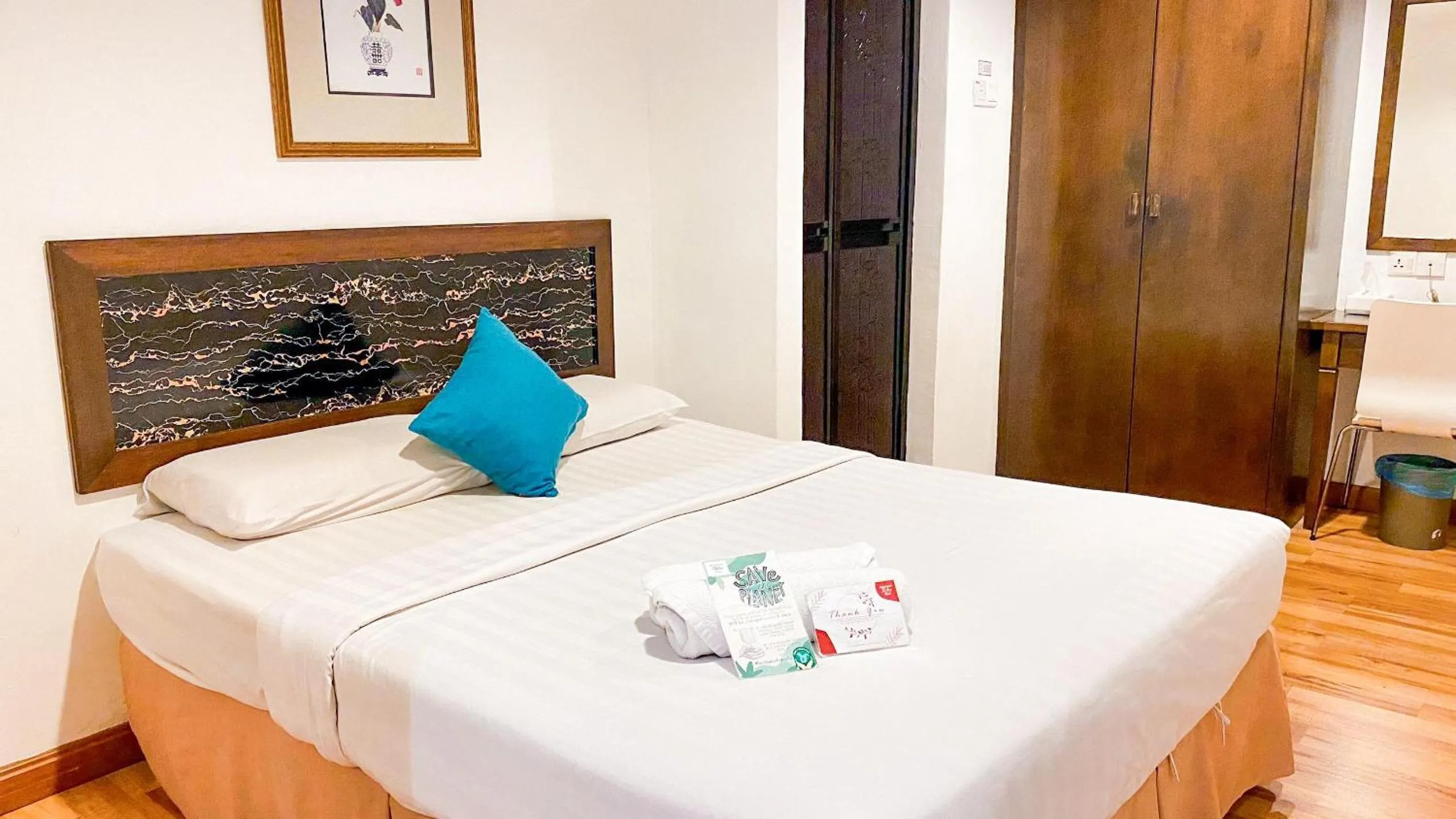 Queenspark Lovita Hotel