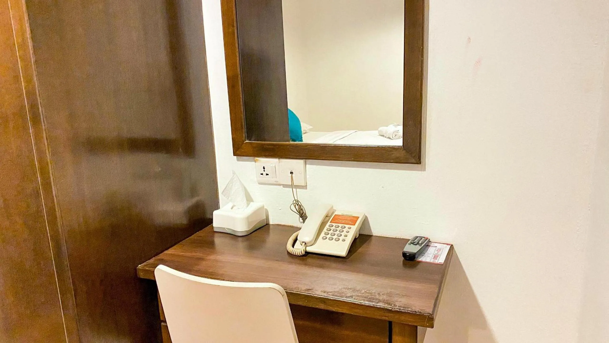 Queenspark Lovita Hotel