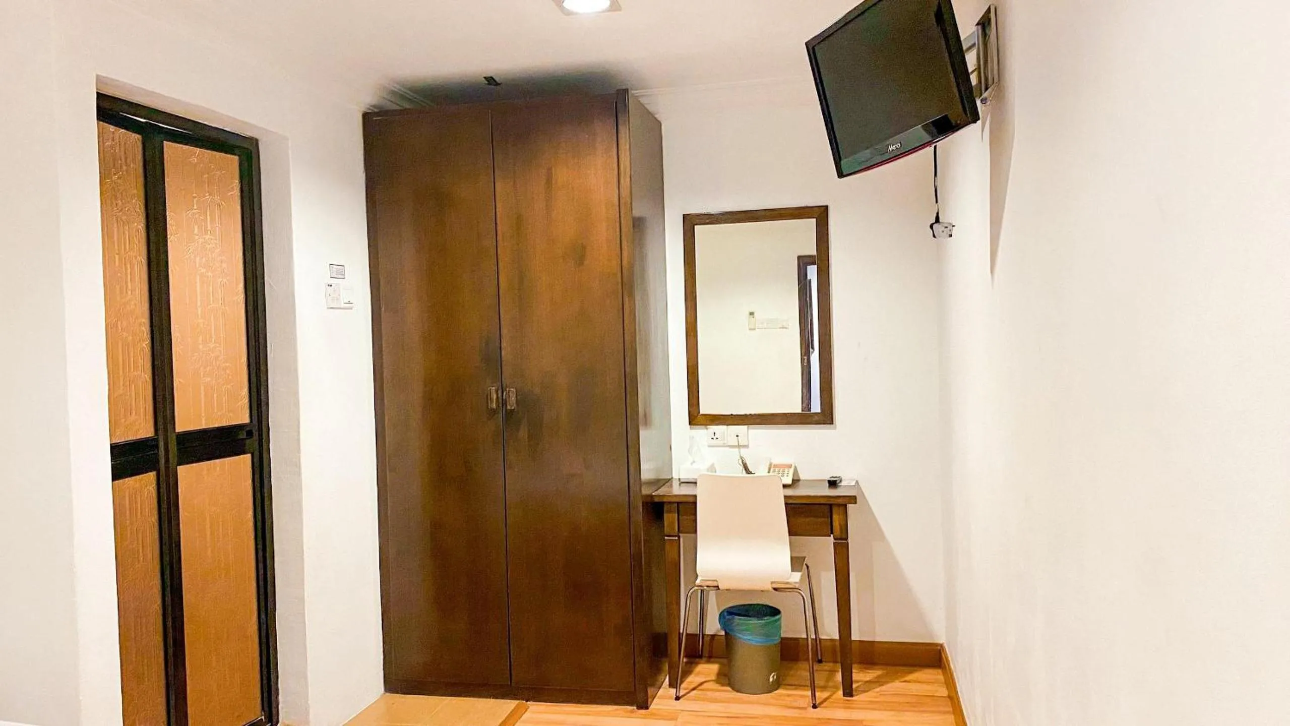 Queenspark Lovita Hotel