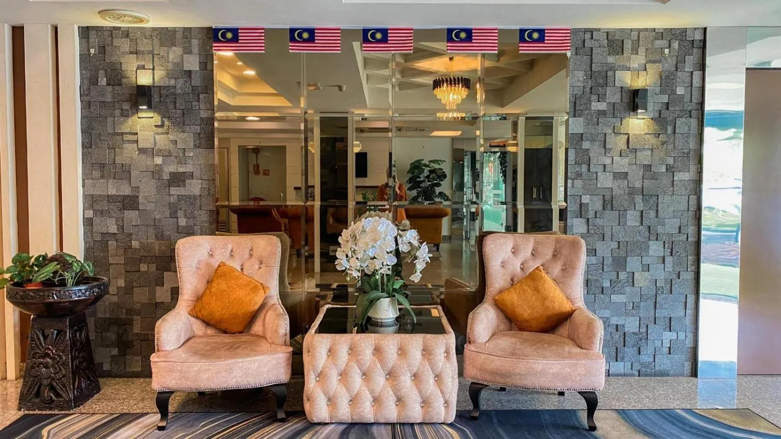 Lobby or reception in Queenspark Lovita Hotel