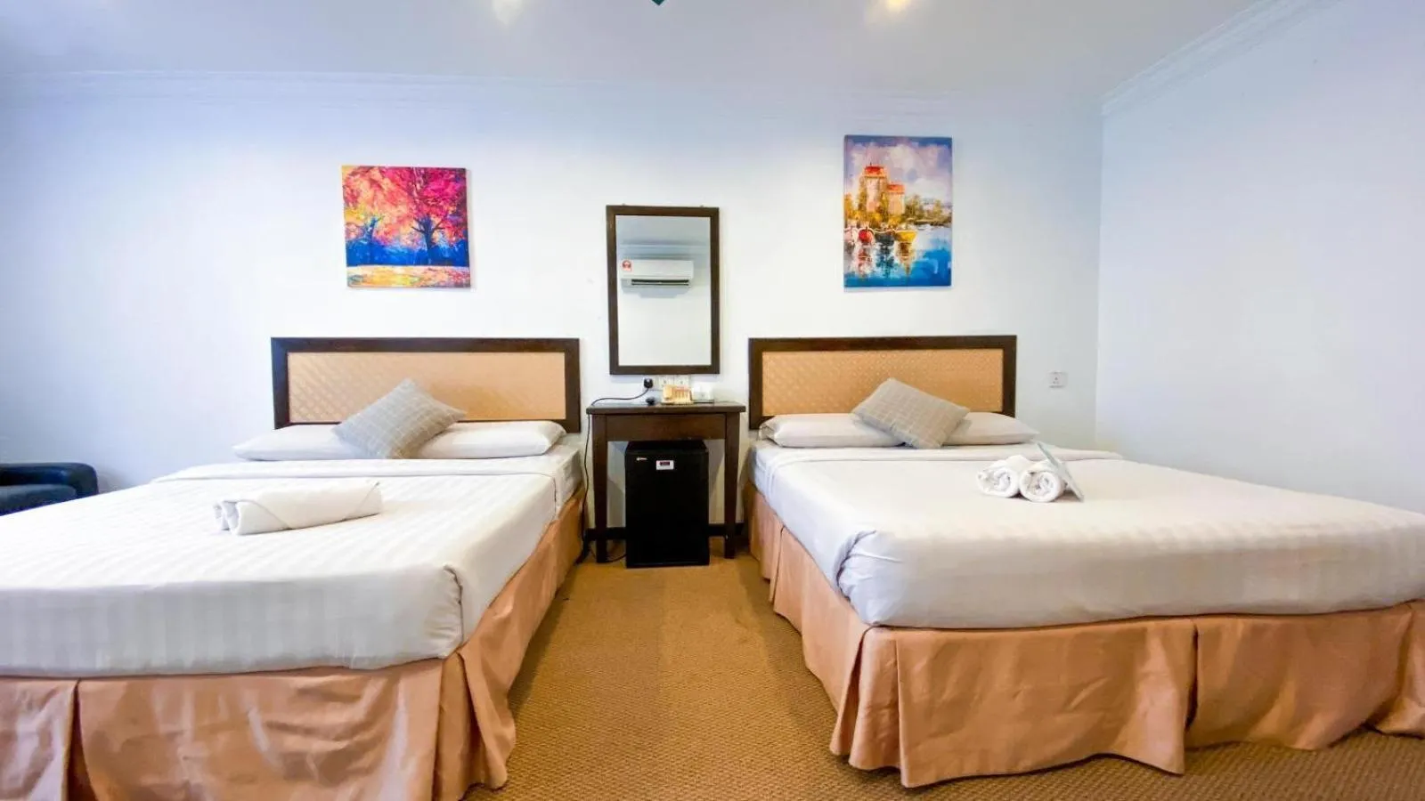 Queenspark Lovita Hotel