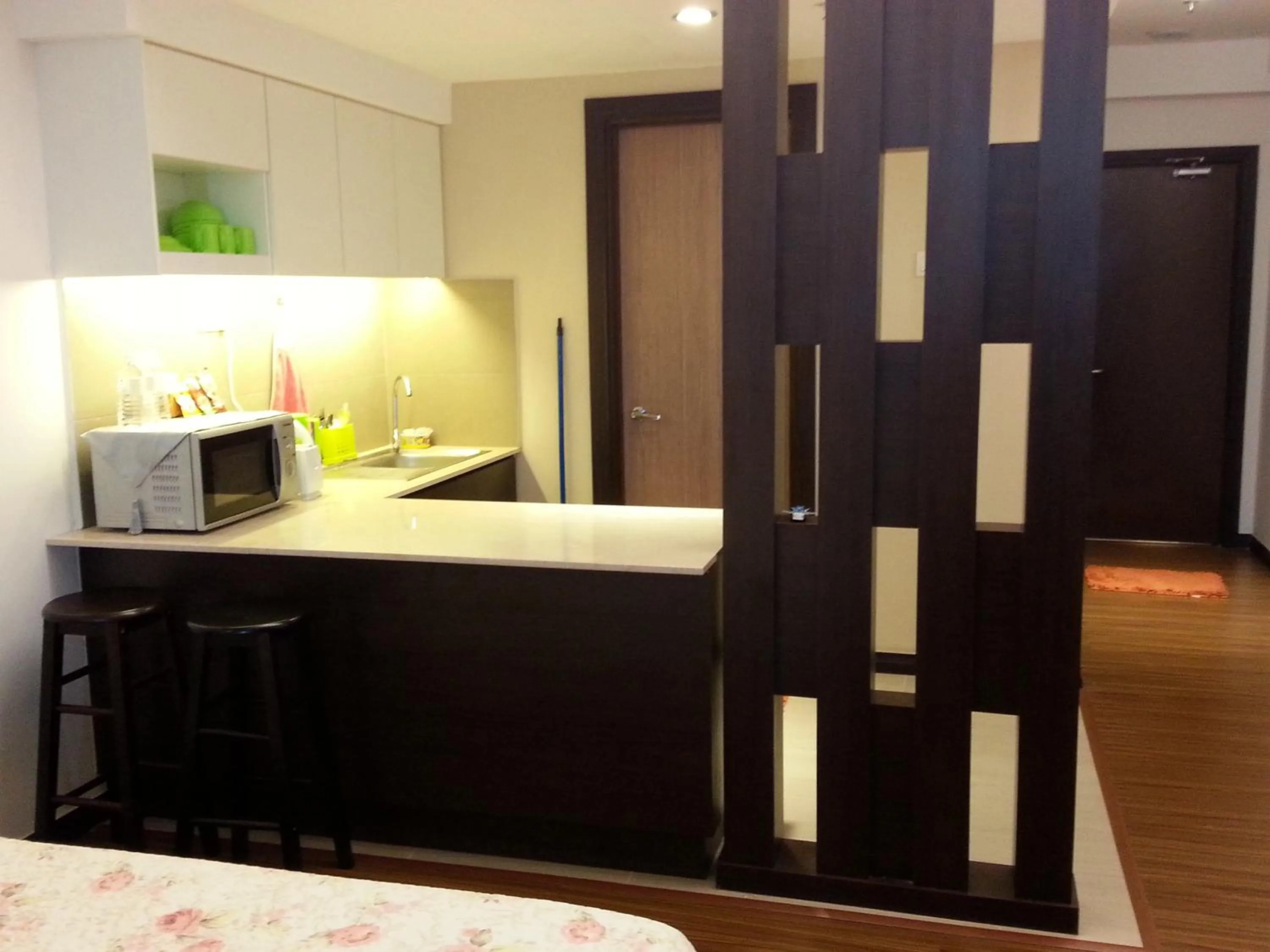 Kitchen or kitchenette, Bed in Best Studio Guest House