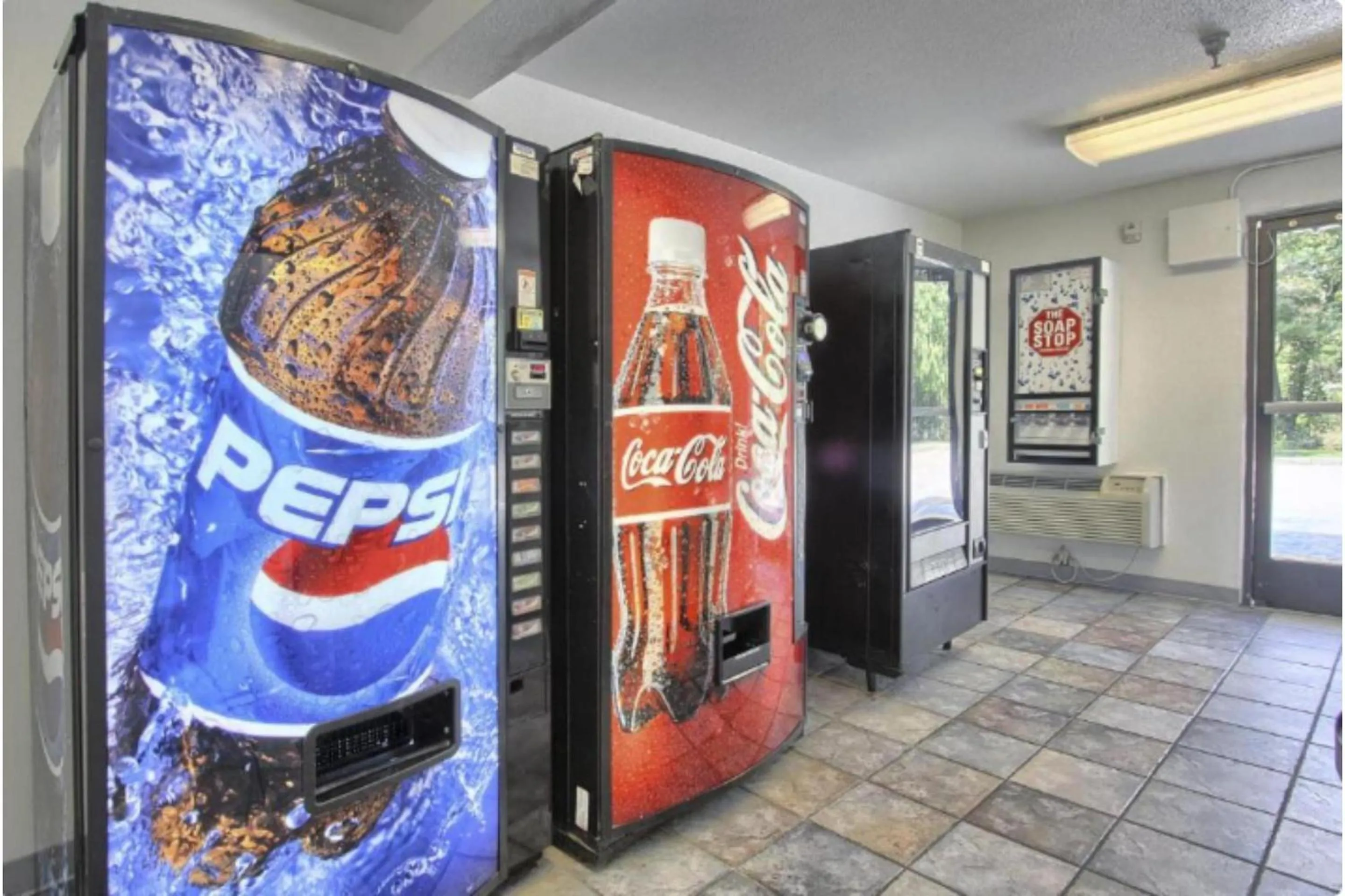 vending machine in Cumberland Inn By OYO New Cumberland-Hershey South