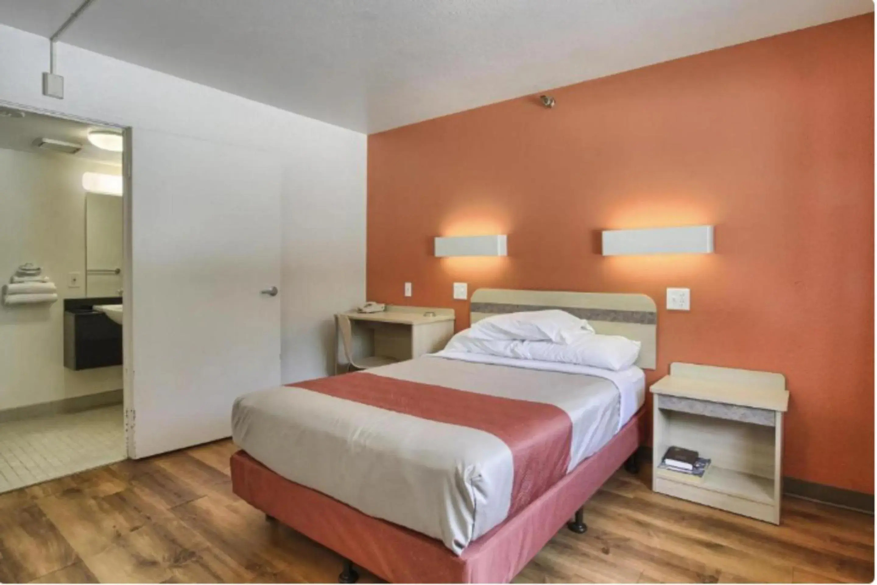 Queen Bed Smoking in Cumberland Inn By OYO New Cumberland-Hershey South Queen Bed Smoking in Cumberland Inn By OYO New Cumberland-Hershey South