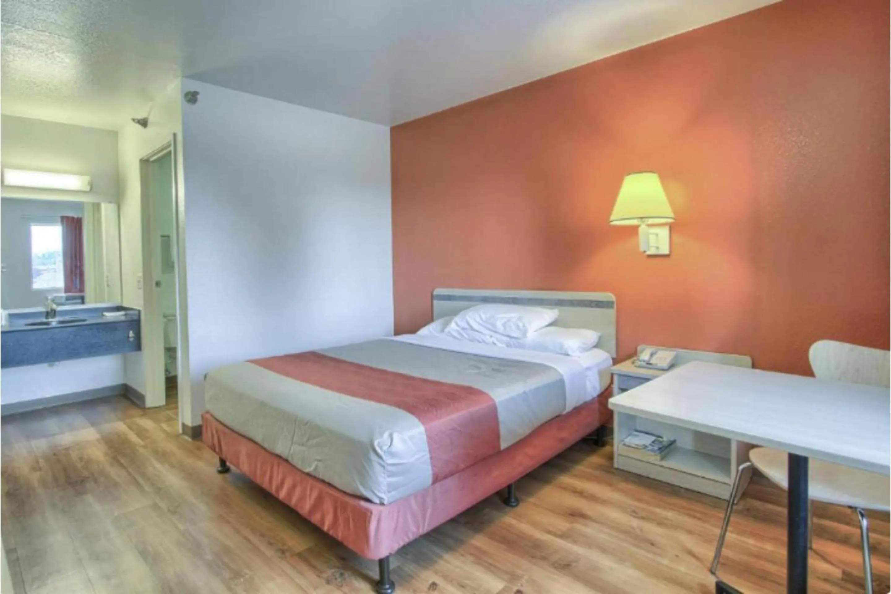 Bedroom, Bed in Cumberland Inn By OYO New Cumberland-Hershey South