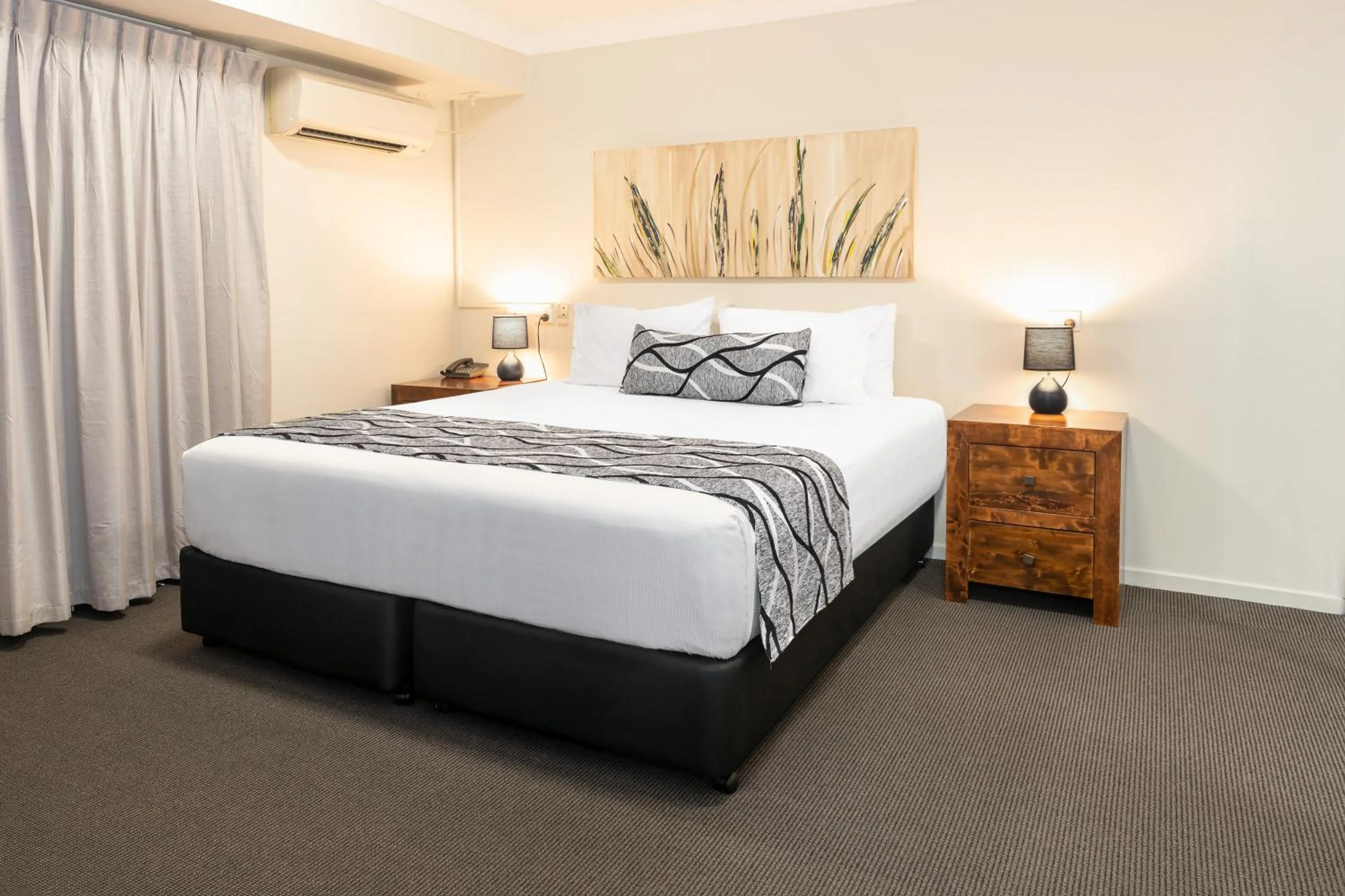 Bedroom, Bed in The Brighton Apartments