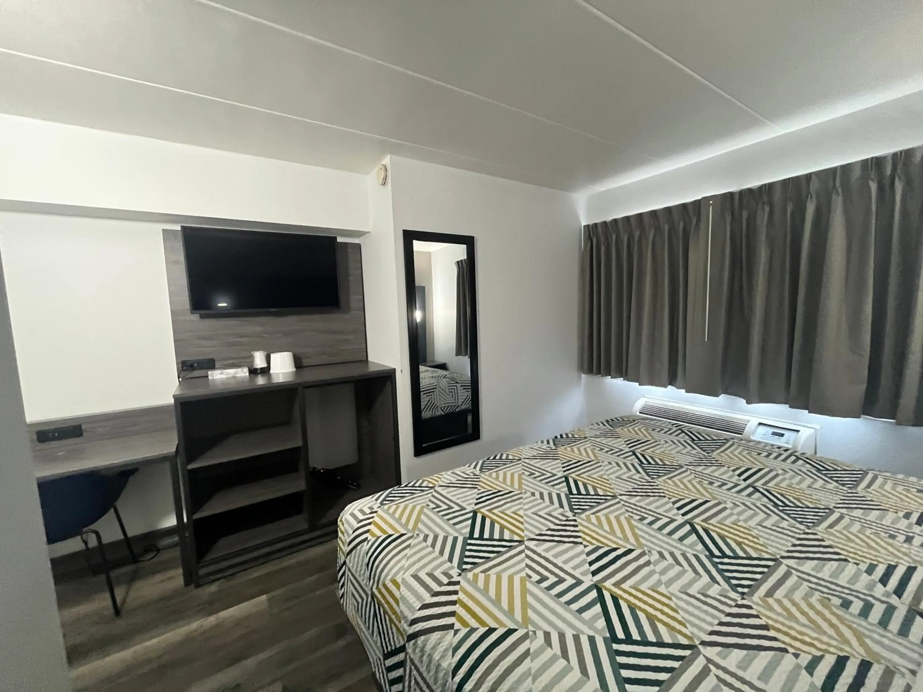 Bed in Motel 6 Chicago, IL - Halsted