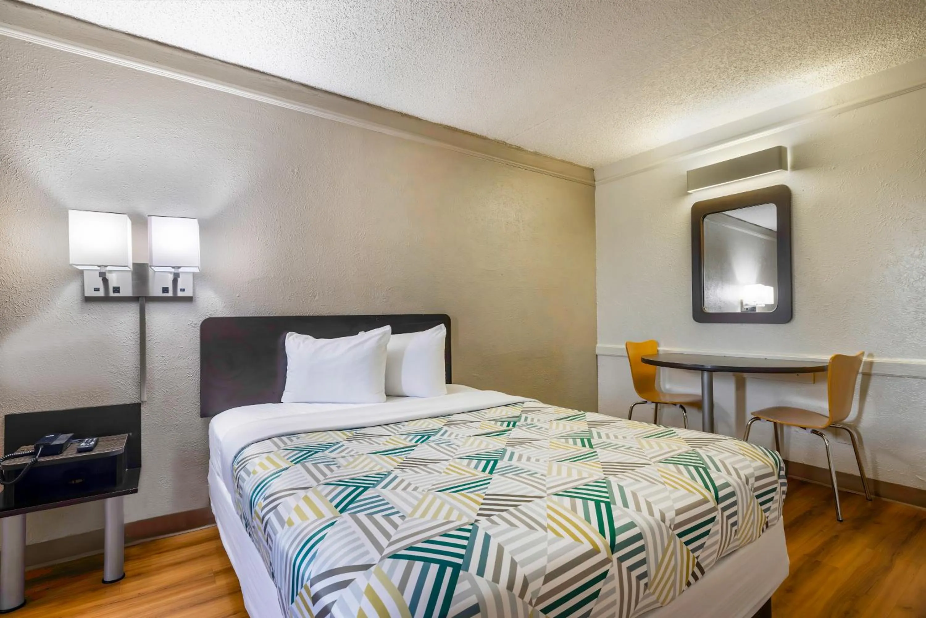 Bedroom, Bed in Studio 6 Beaumont, TX