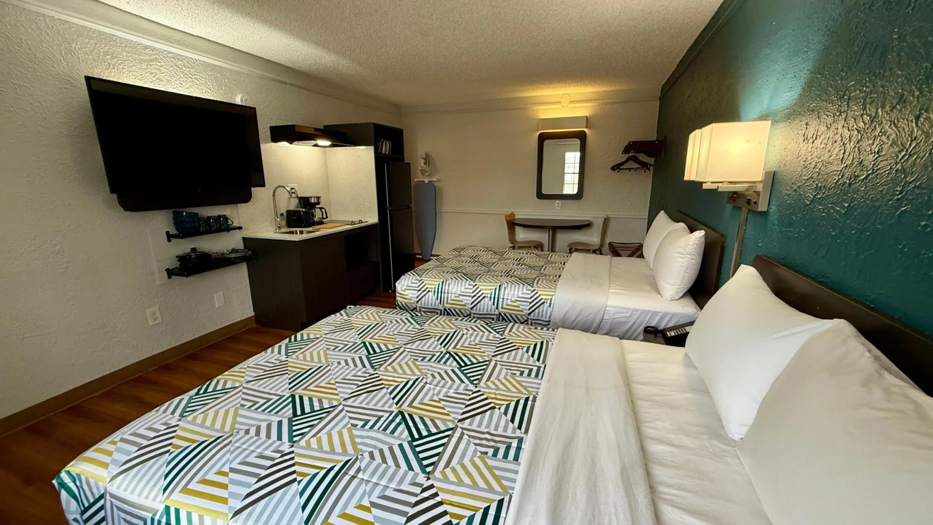 Bedroom, Bed in Studio 6 Beaumont, TX