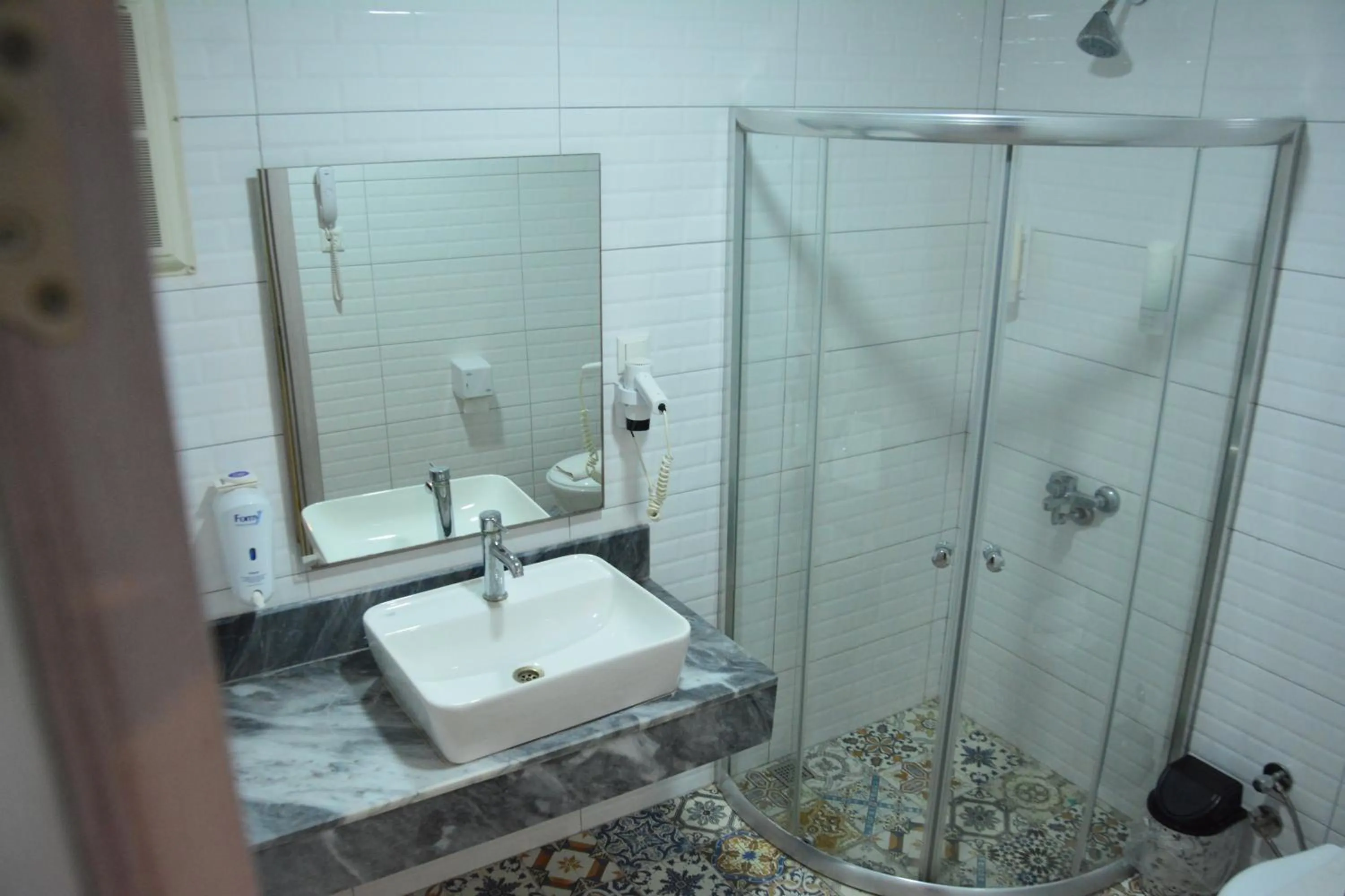 Shower in Club Efes Otel