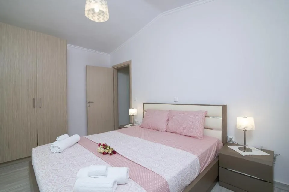 Photo of the whole room, Bed in Anemos Villas