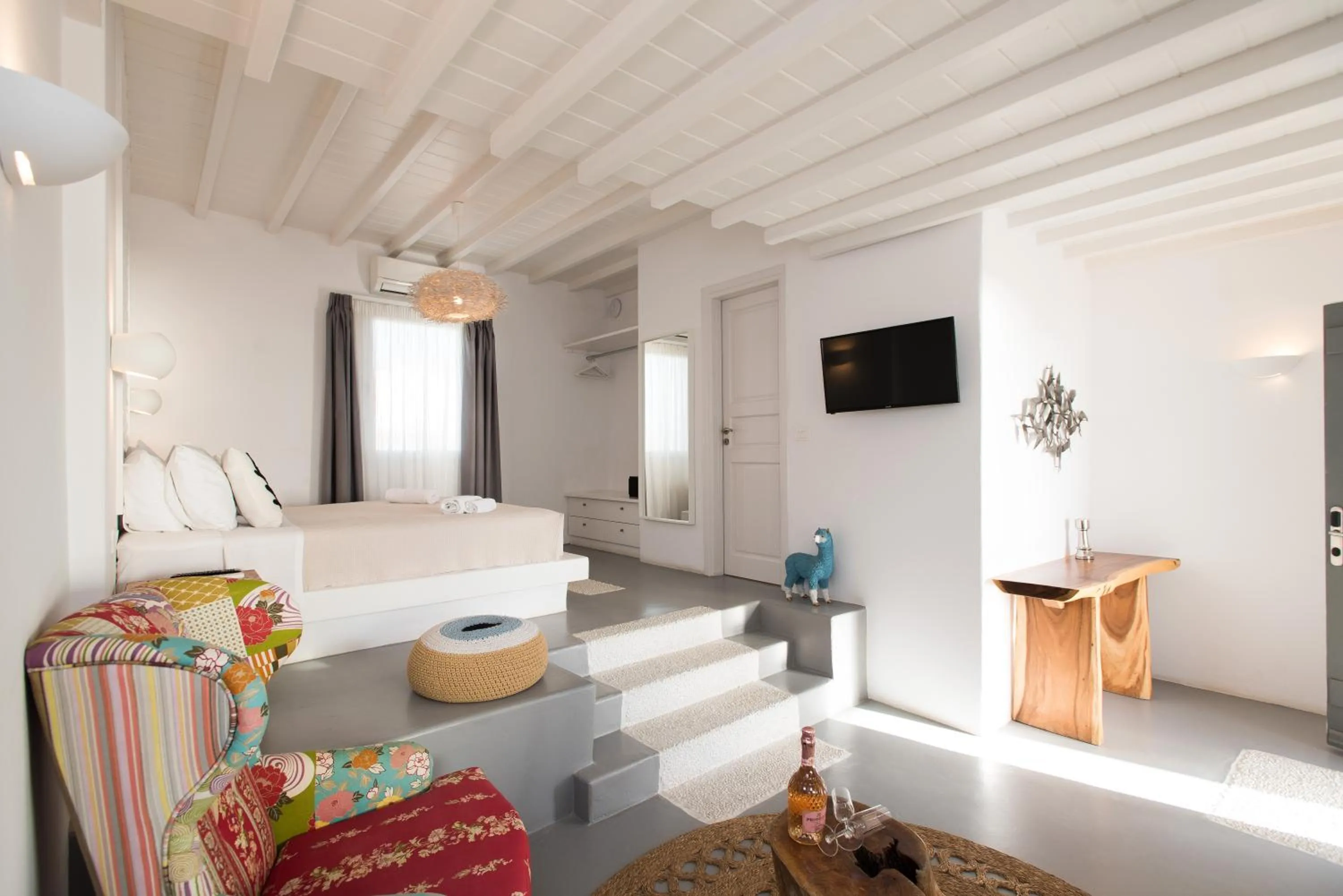 Photo of the whole room in Bellou Suites