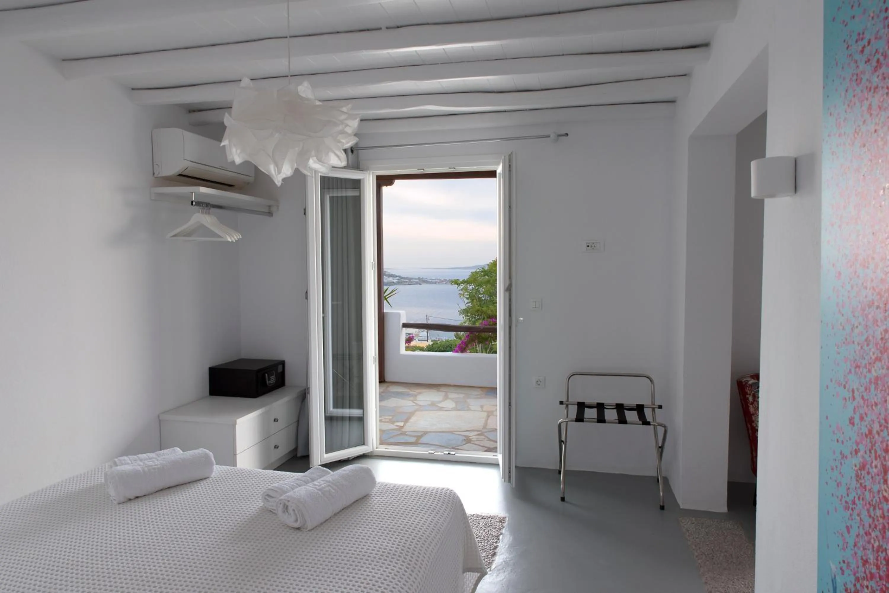 Photo of the whole room, Bed in Bellou Suites