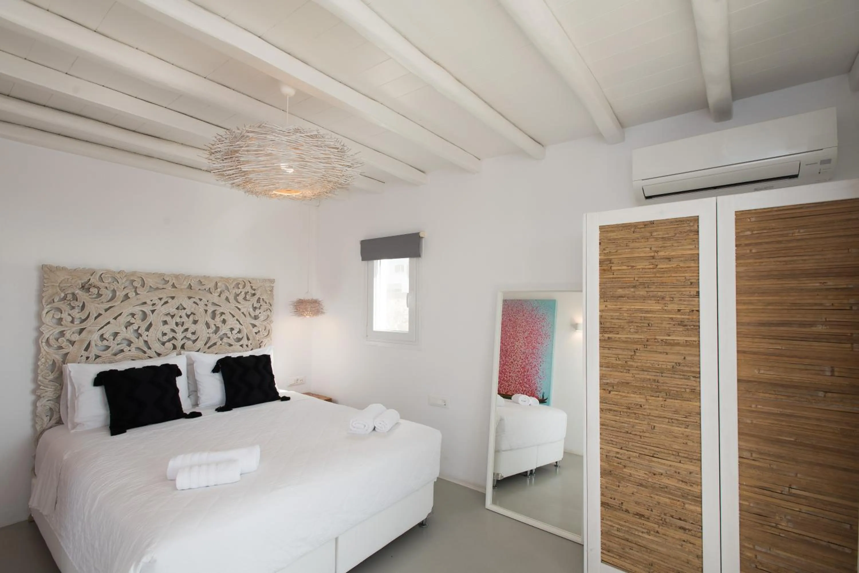 Photo of the whole room, Bed in Bellou Suites