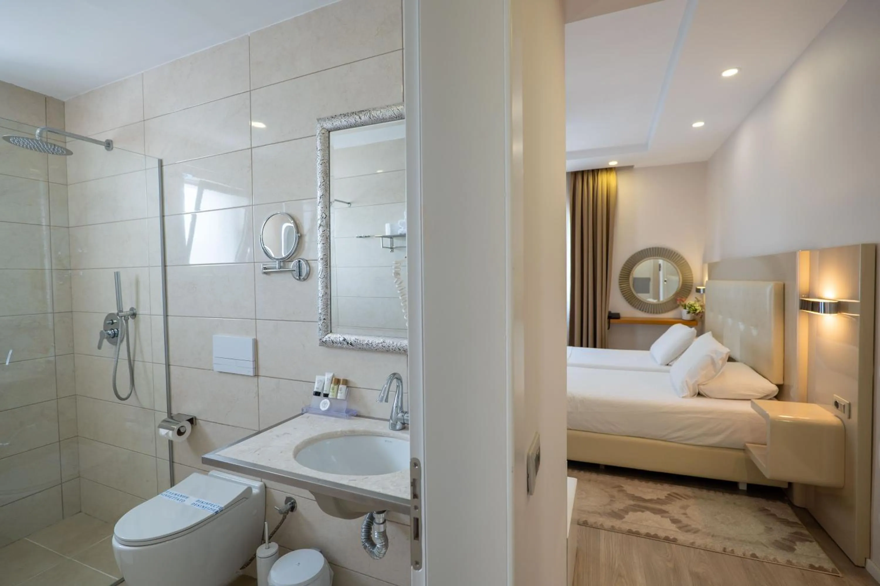 Shower in Hotel Sejko