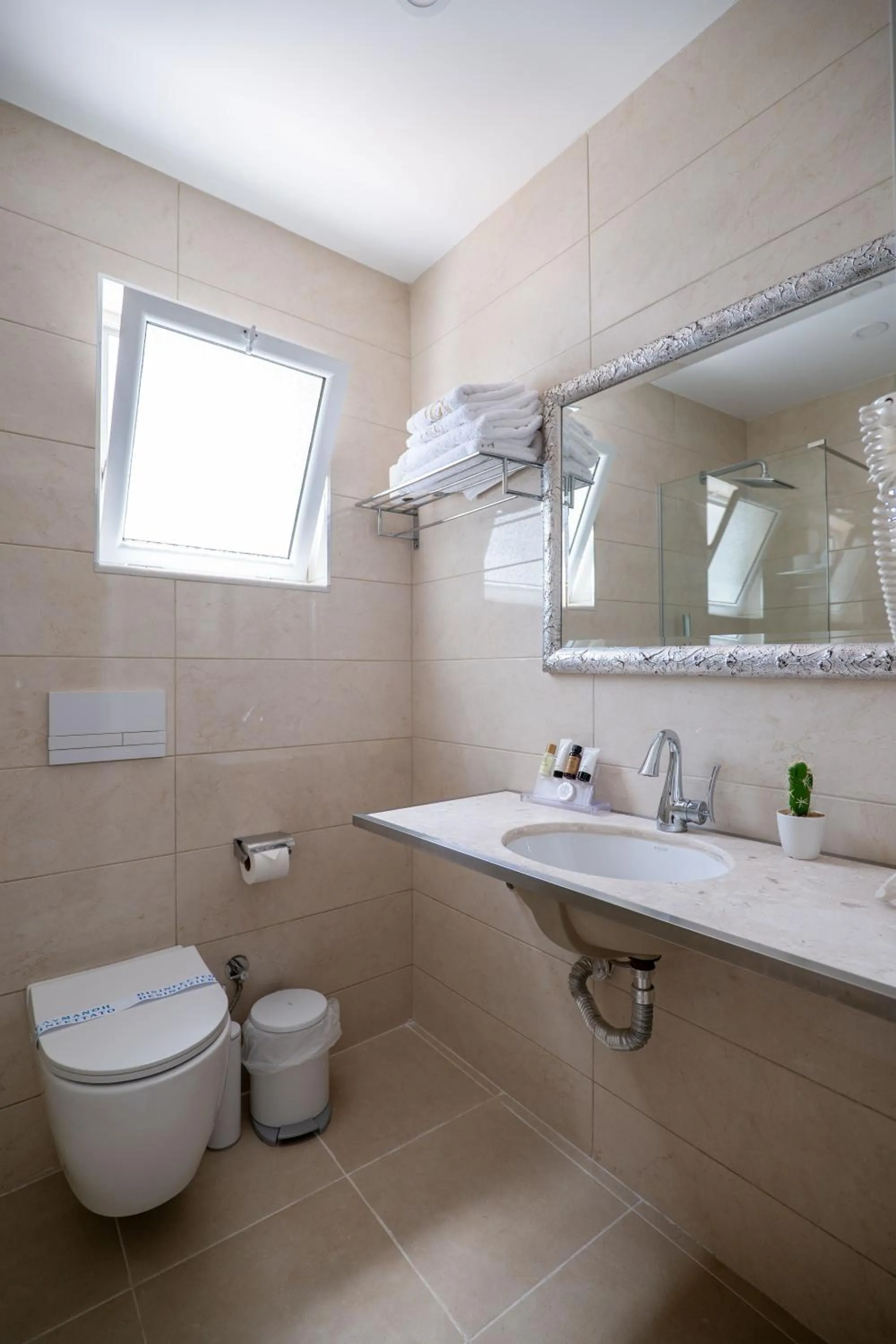 Shower in Hotel Sejko