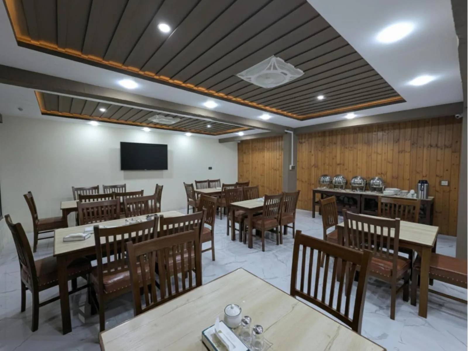 Restaurant/places to eat in Comfort Hotel & Huts