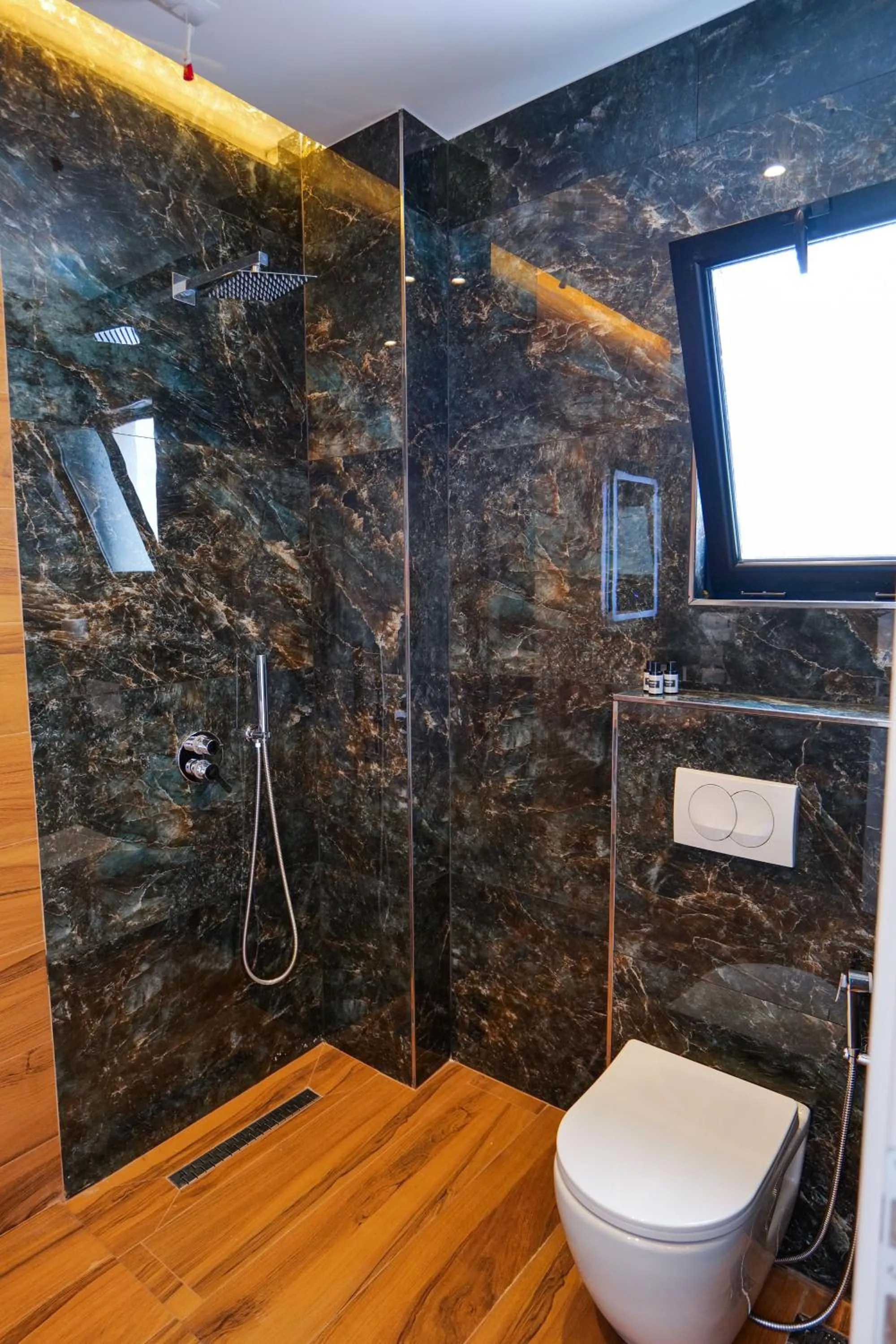 Toilet in Hotel Havana