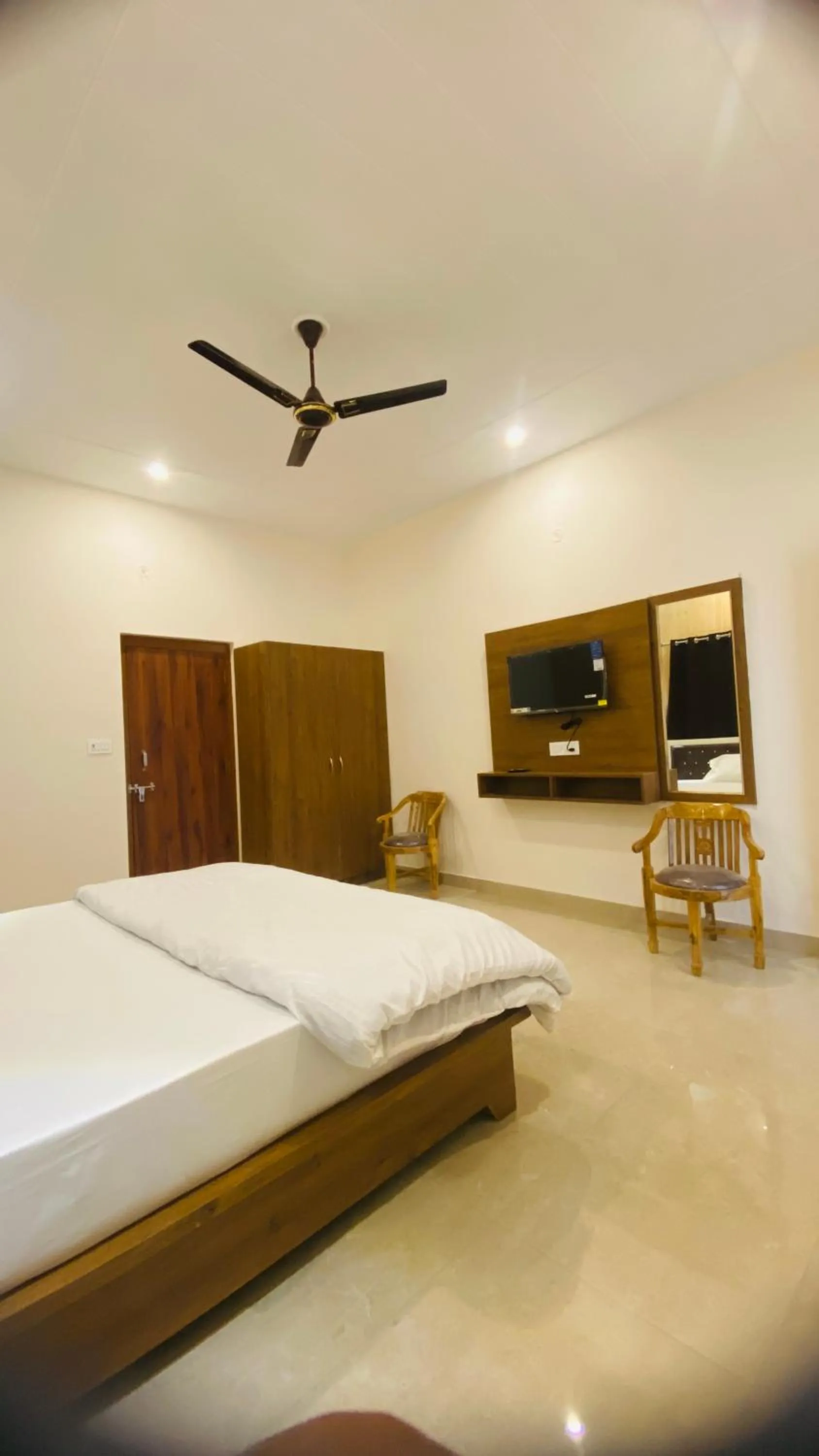 Bed in Kasturi Resorts Kanatal