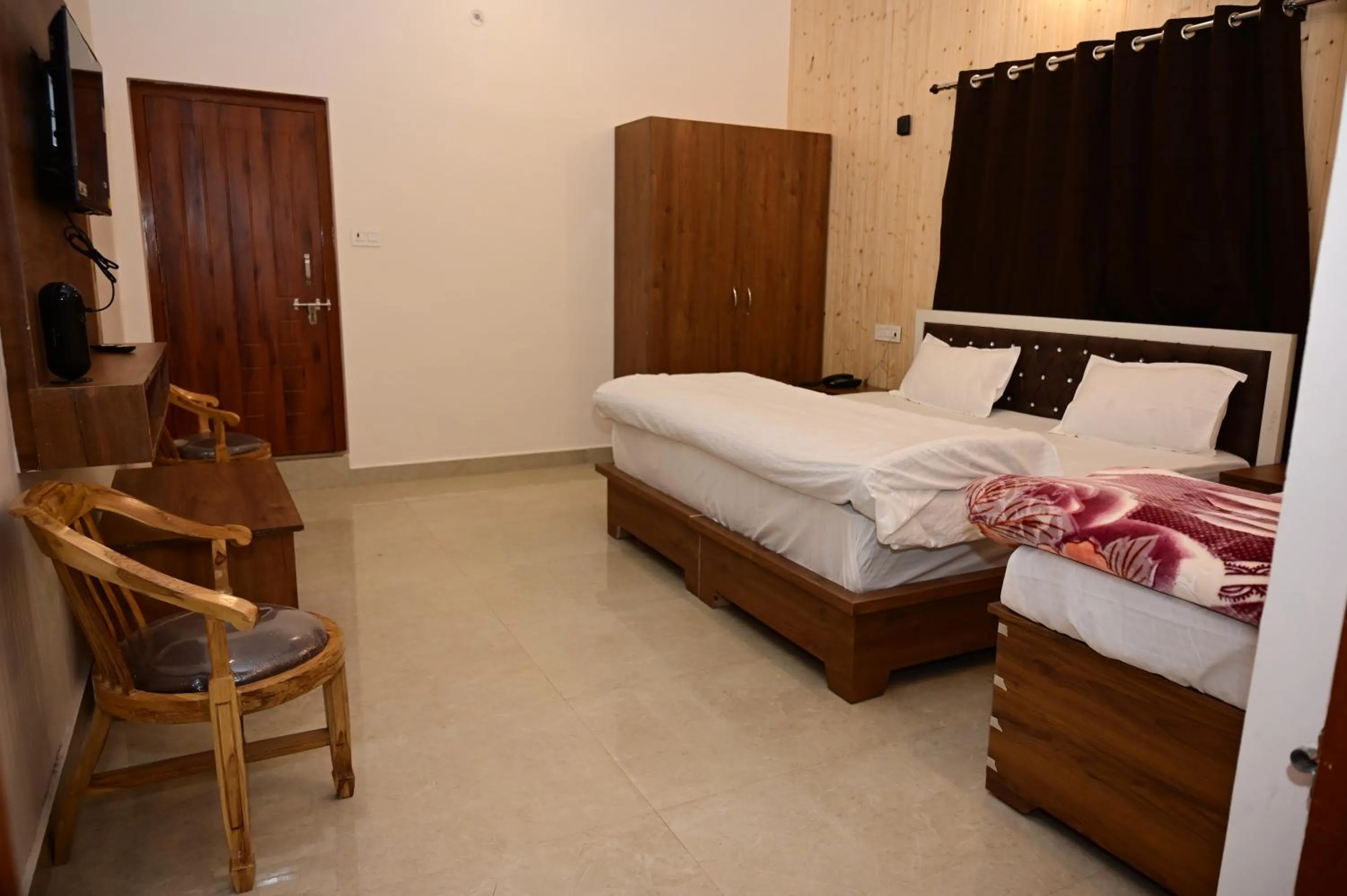 Bed in Kasturi Resorts Kanatal