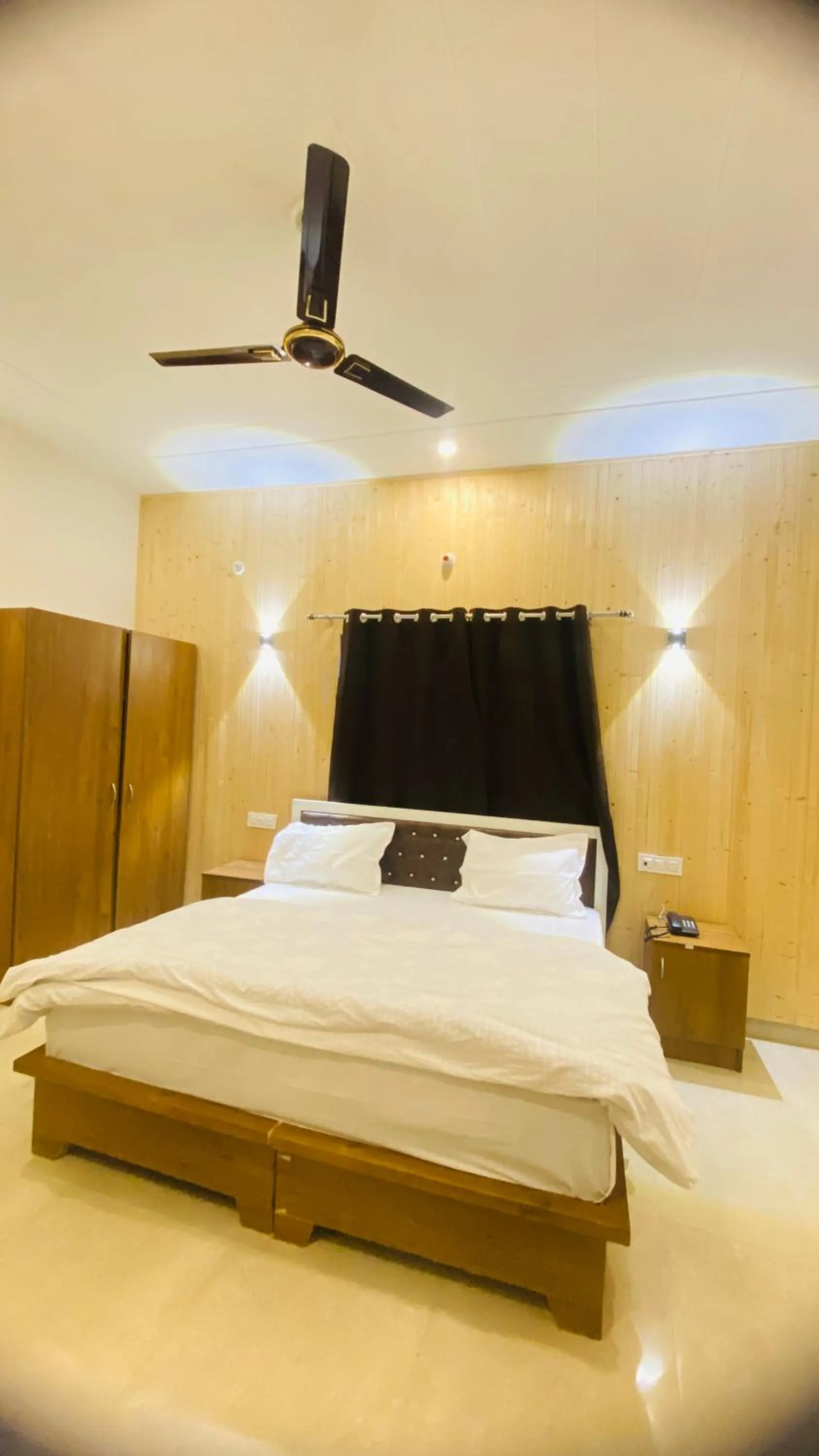 Bed in Kasturi Resorts Kanatal