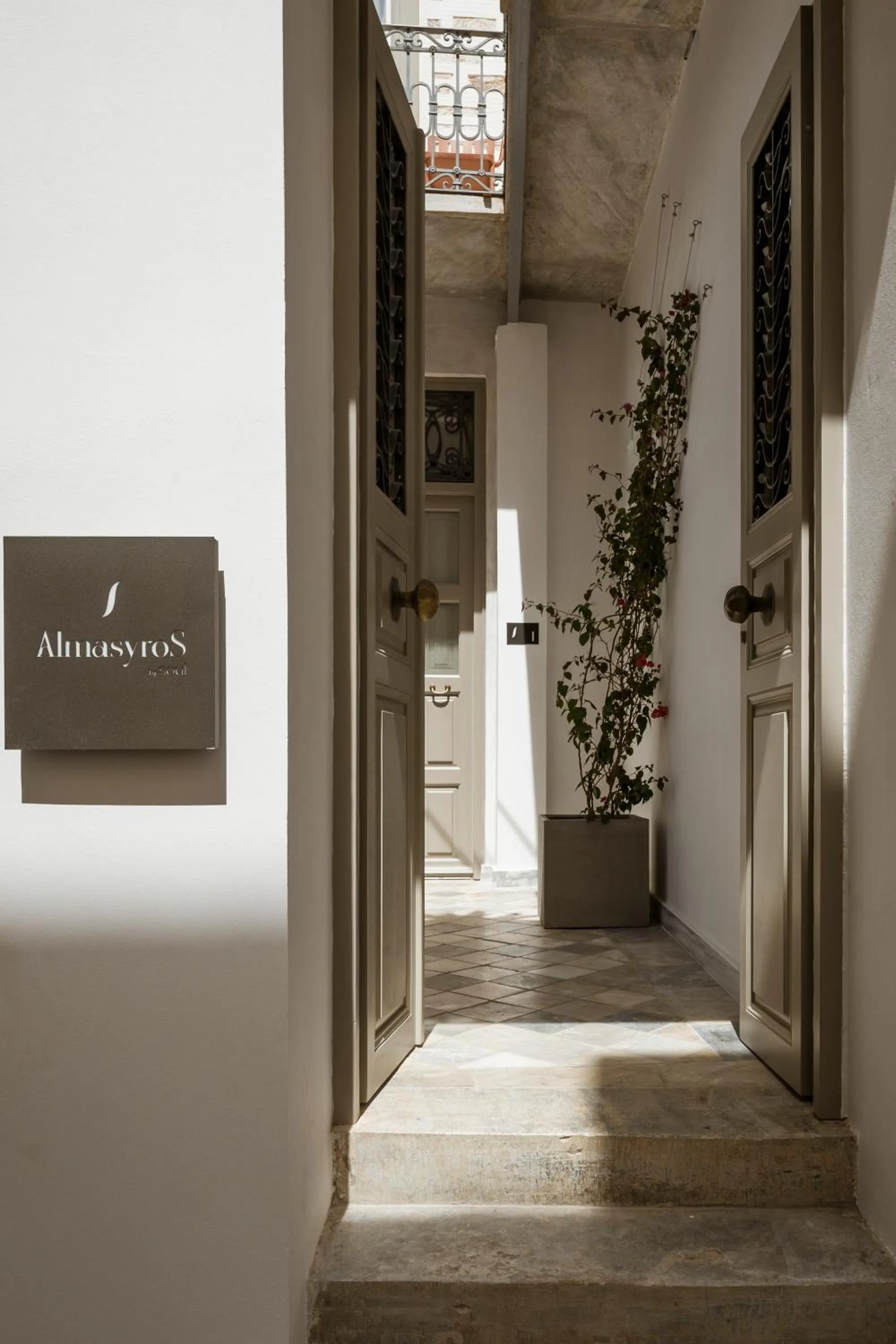 Suite with Terrace in Alma Syros