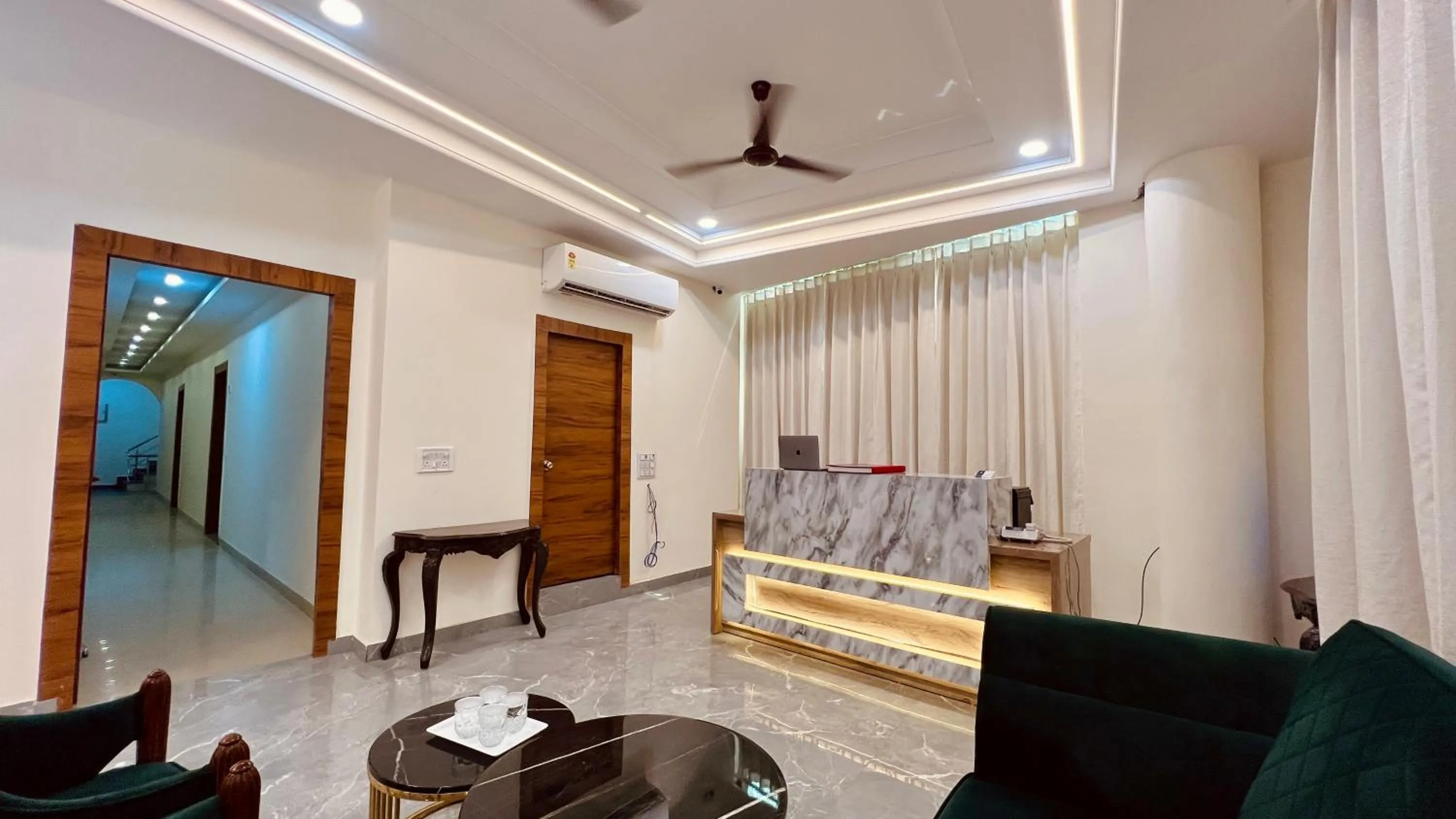 Hotel Yash Regency - Managed by JMD Group