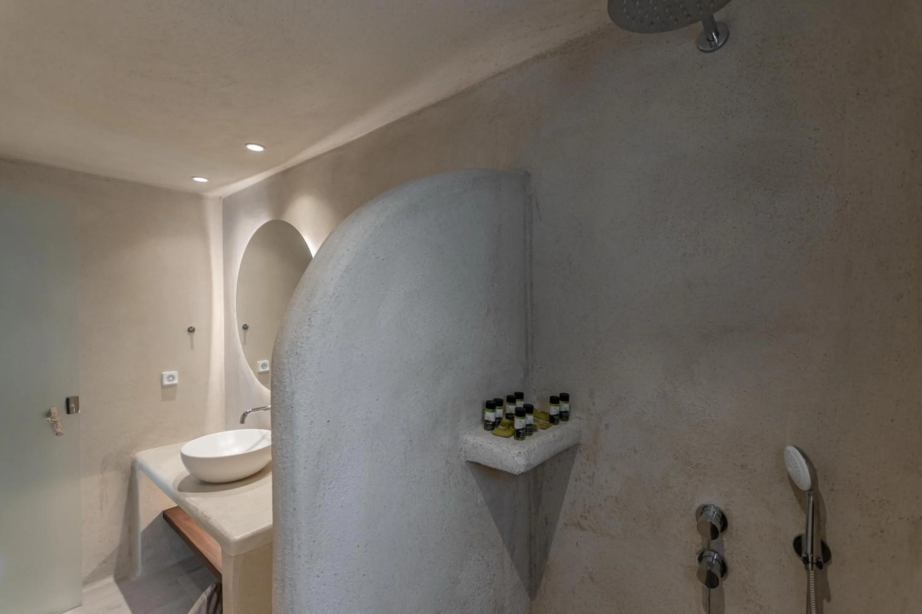 Bathroom in Villa Adriana Hotel