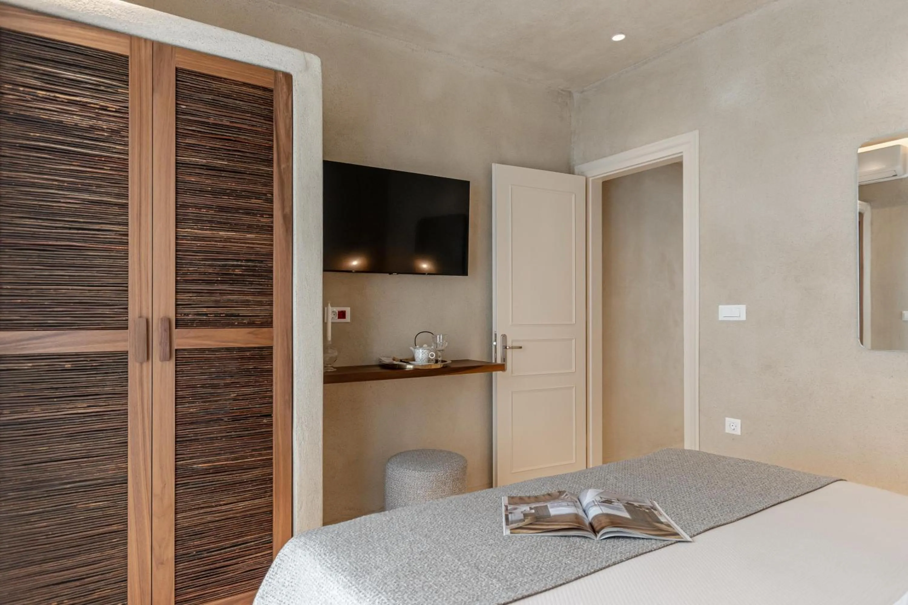 Bed in Villa Adriana Hotel