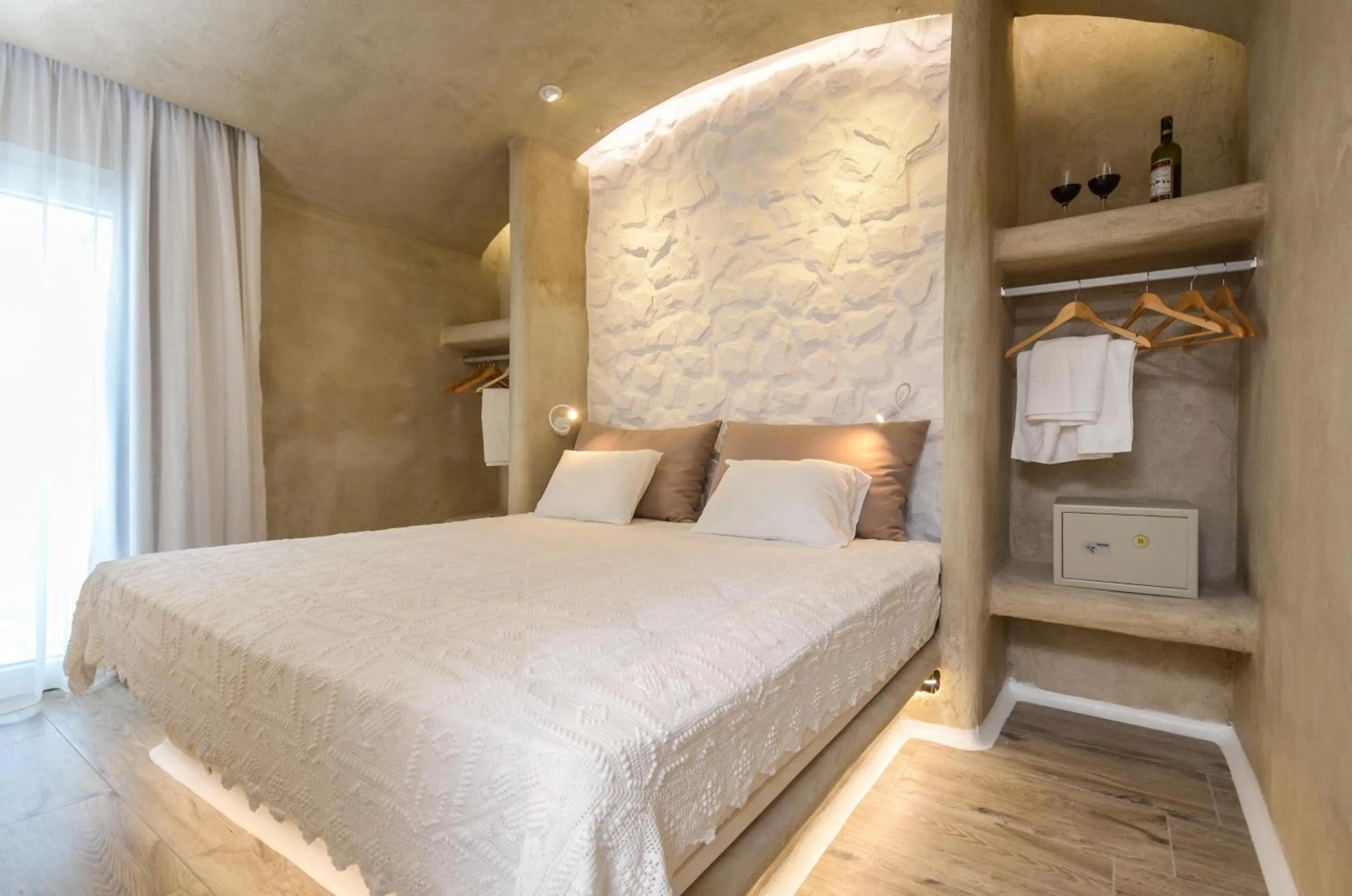 Bedroom, Bed in Villa Adriana Hotel