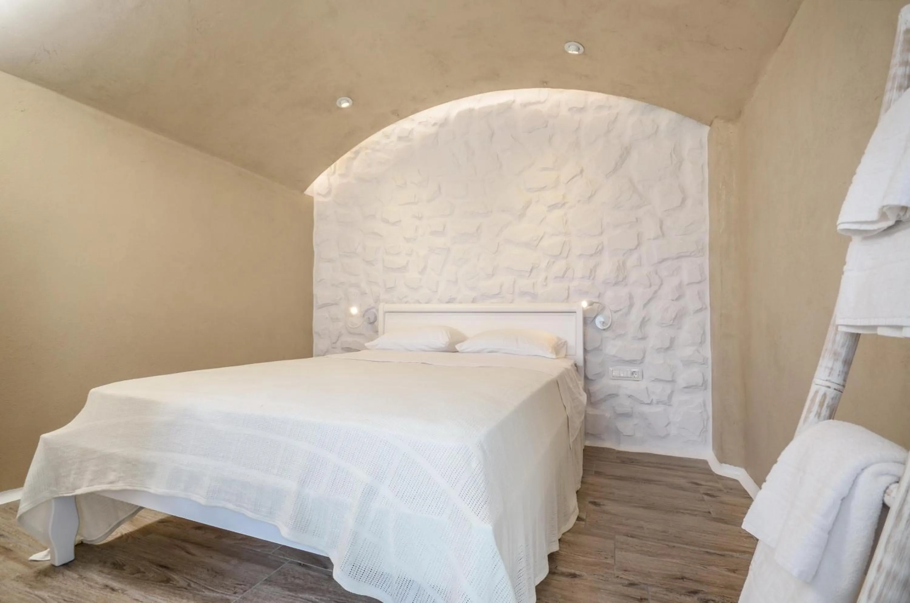 Bedroom, Bed in Villa Adriana Hotel