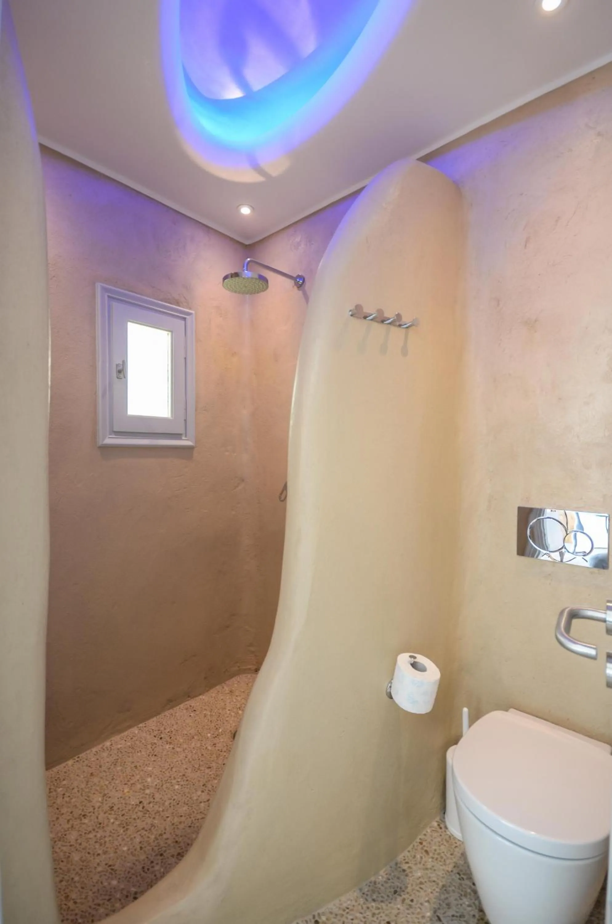 Shower in Villa Adriana Hotel