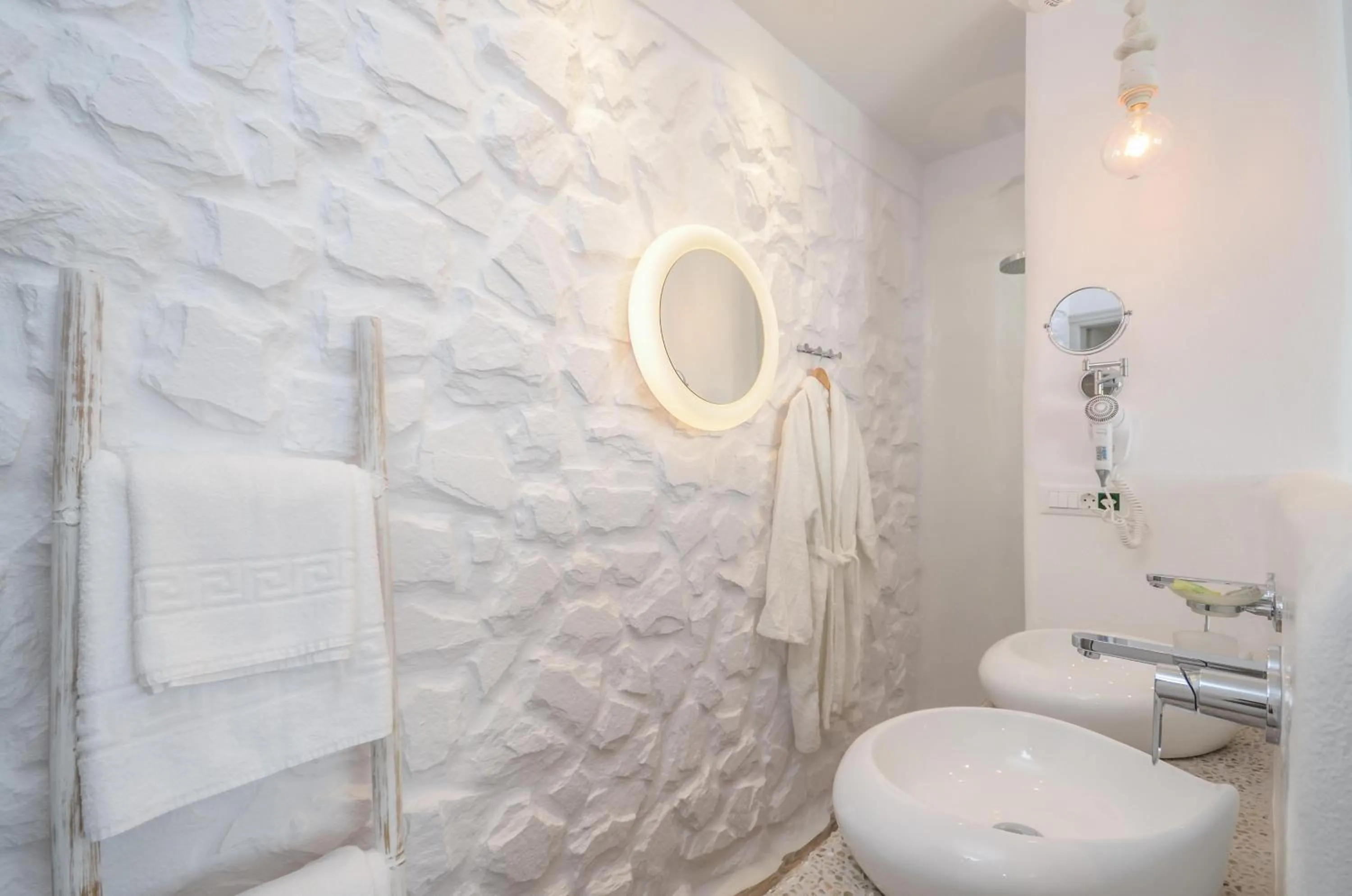 Toilet in Villa Adriana Hotel