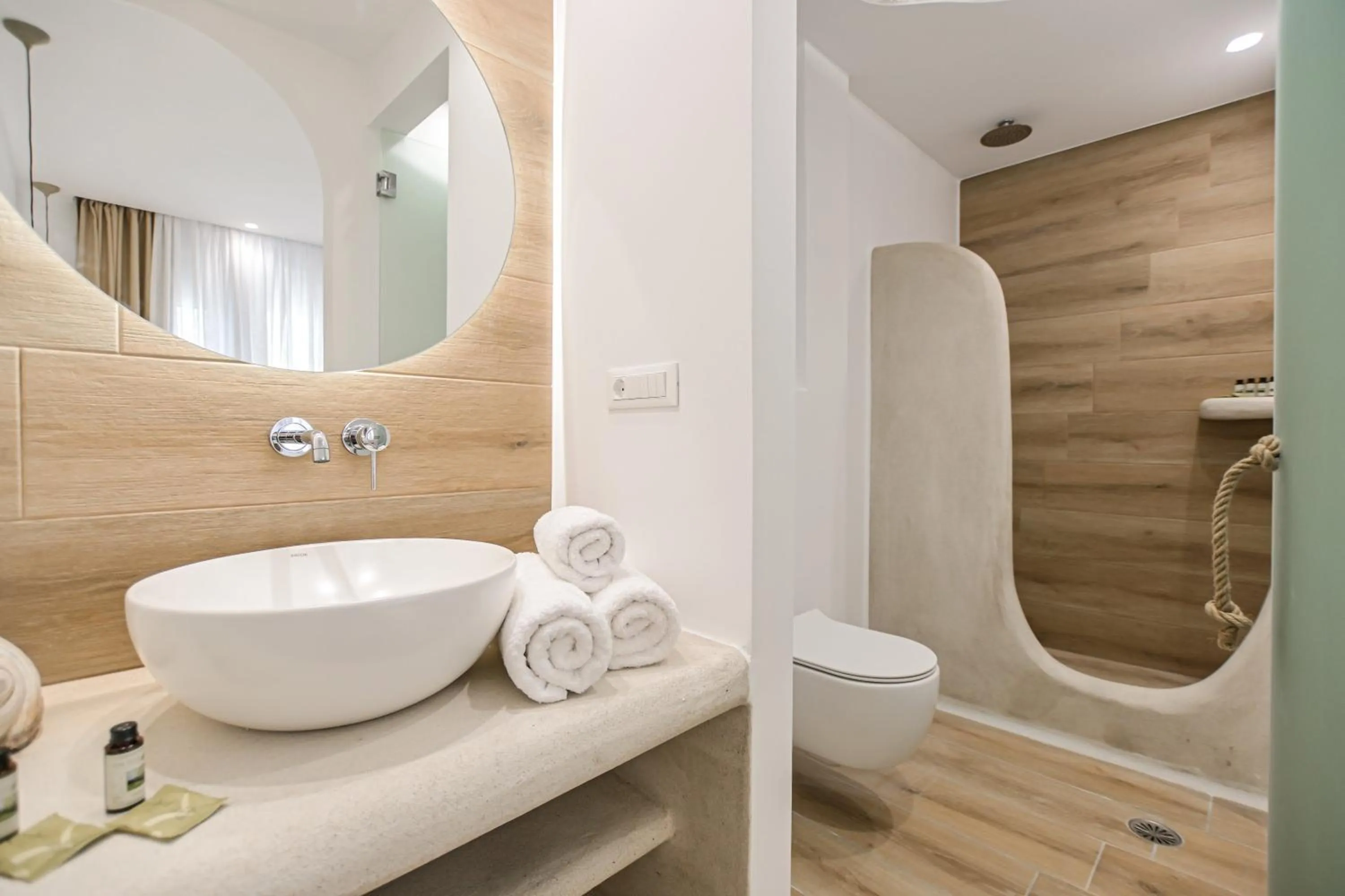 Shower in Villa Adriana Hotel