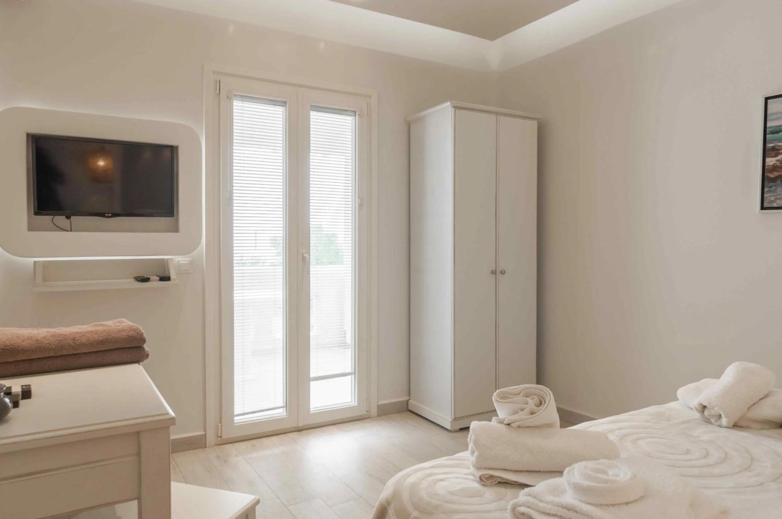 TV and multimedia, Bed in Villa Adriana Hotel