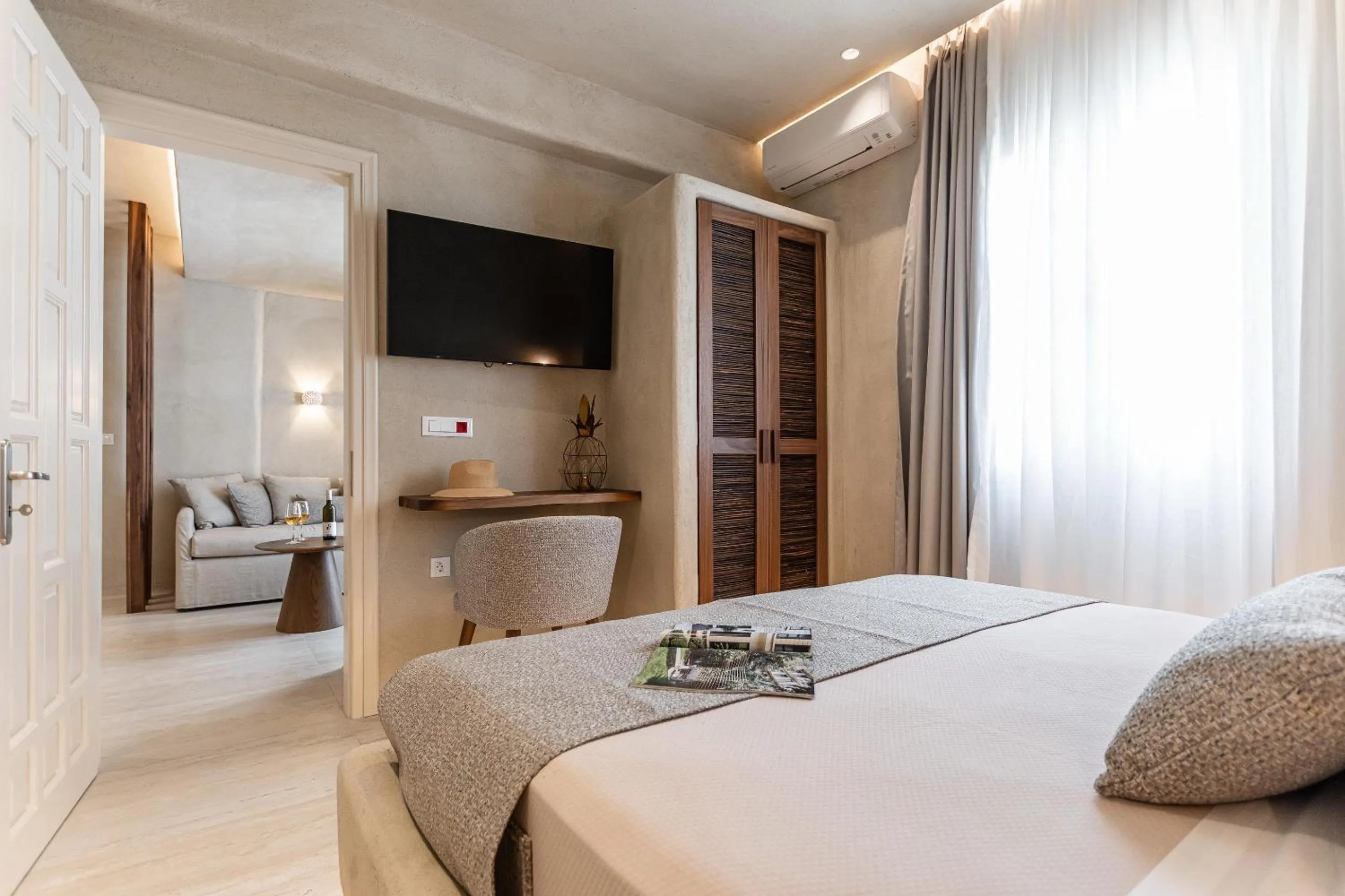 Bed in Villa Adriana Hotel