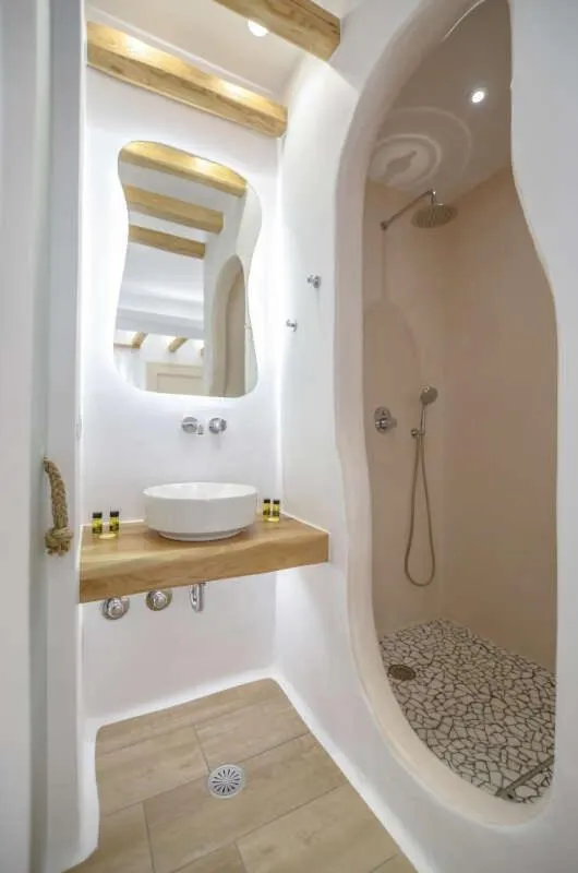 Shower in Villa Adriana Hotel