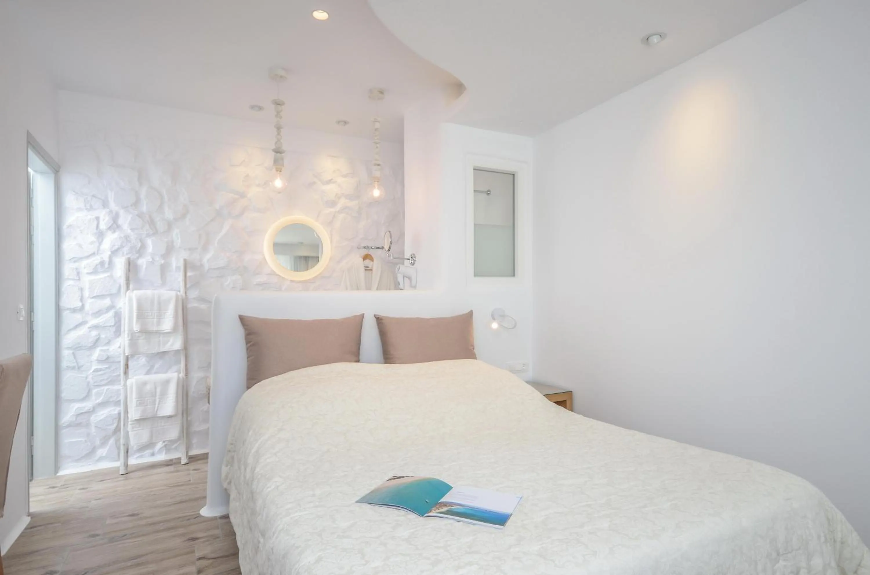 Bedroom, Bed in Villa Adriana Hotel