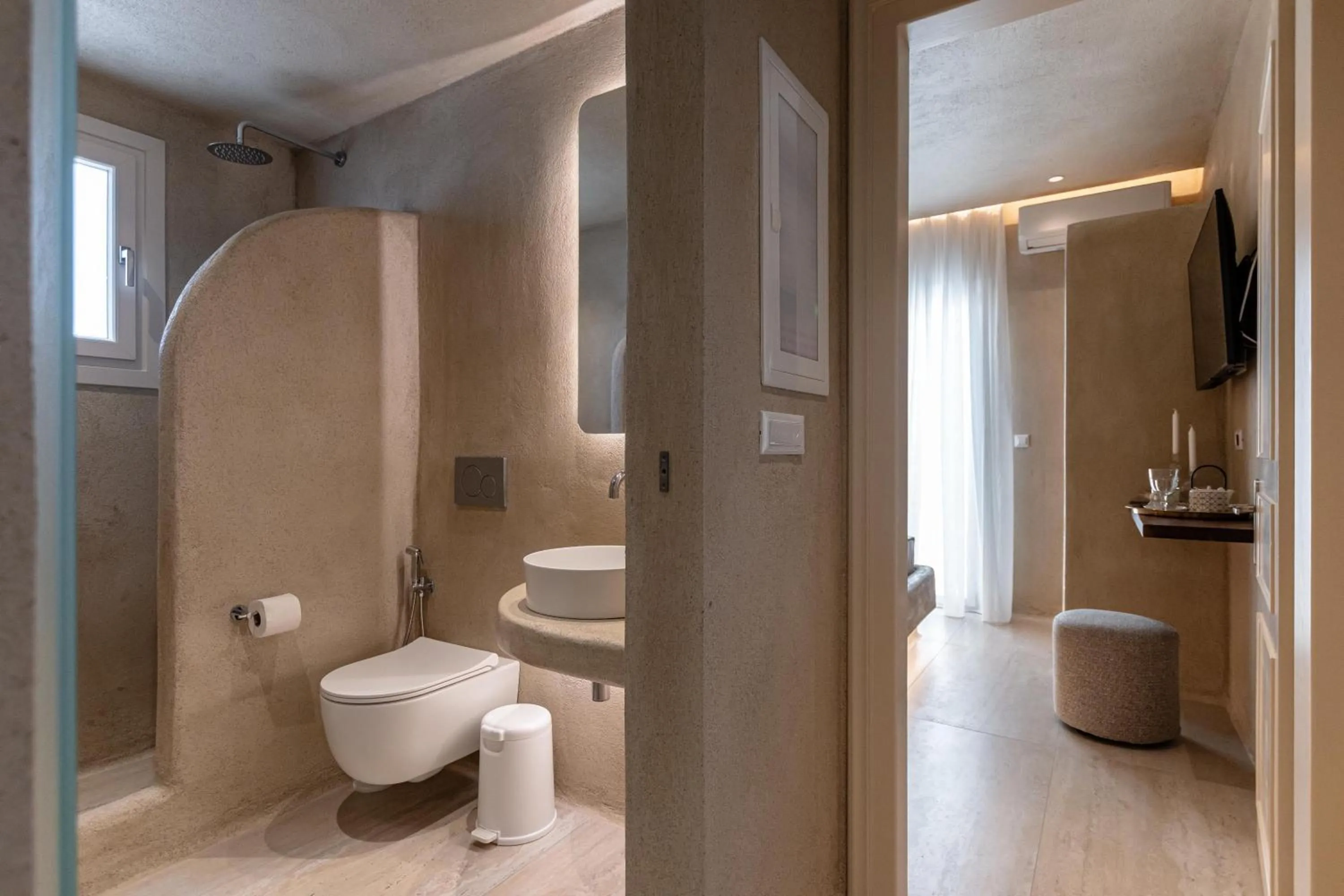 Shower in Villa Adriana Hotel