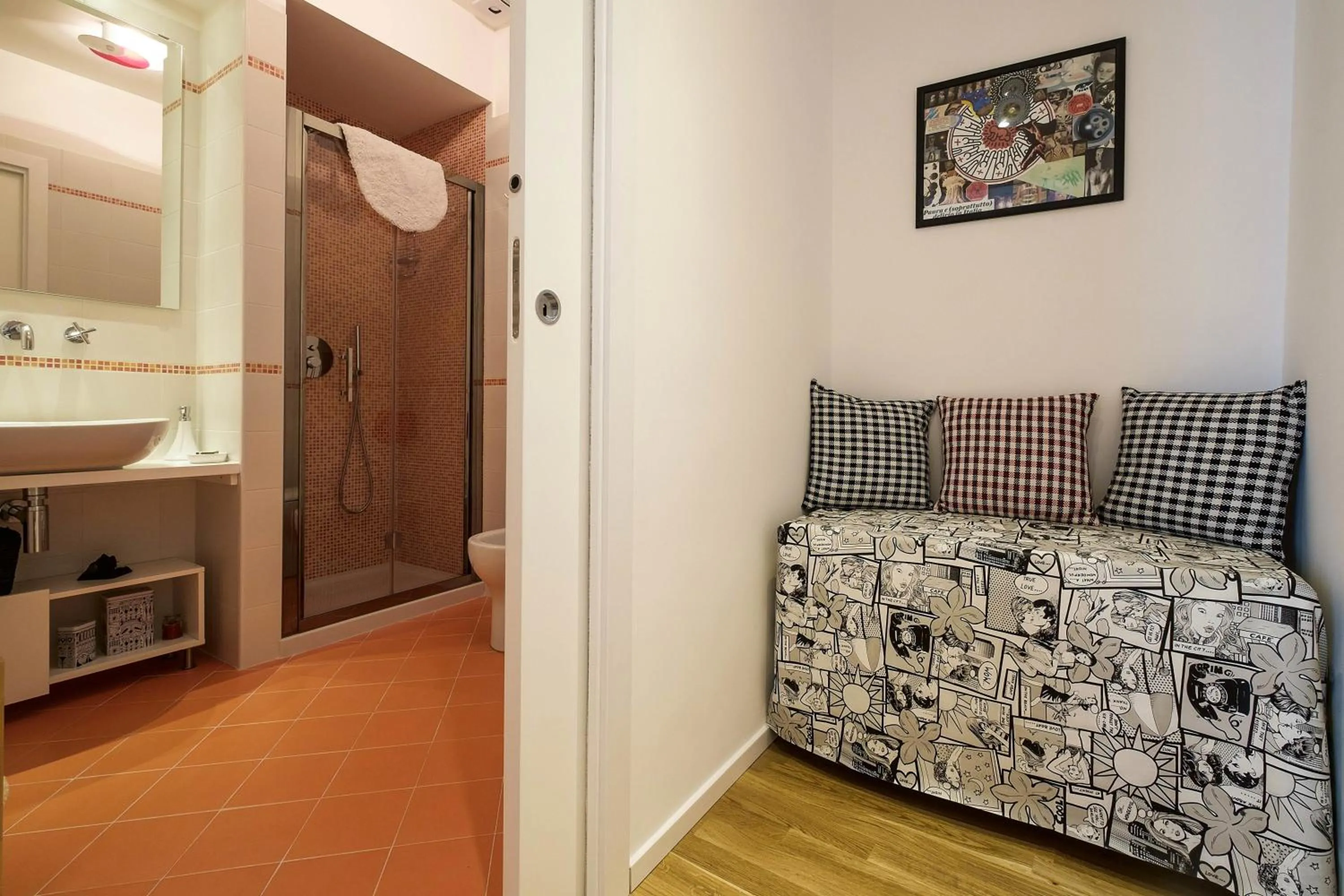 Shower in MAD Bed & Breakfast