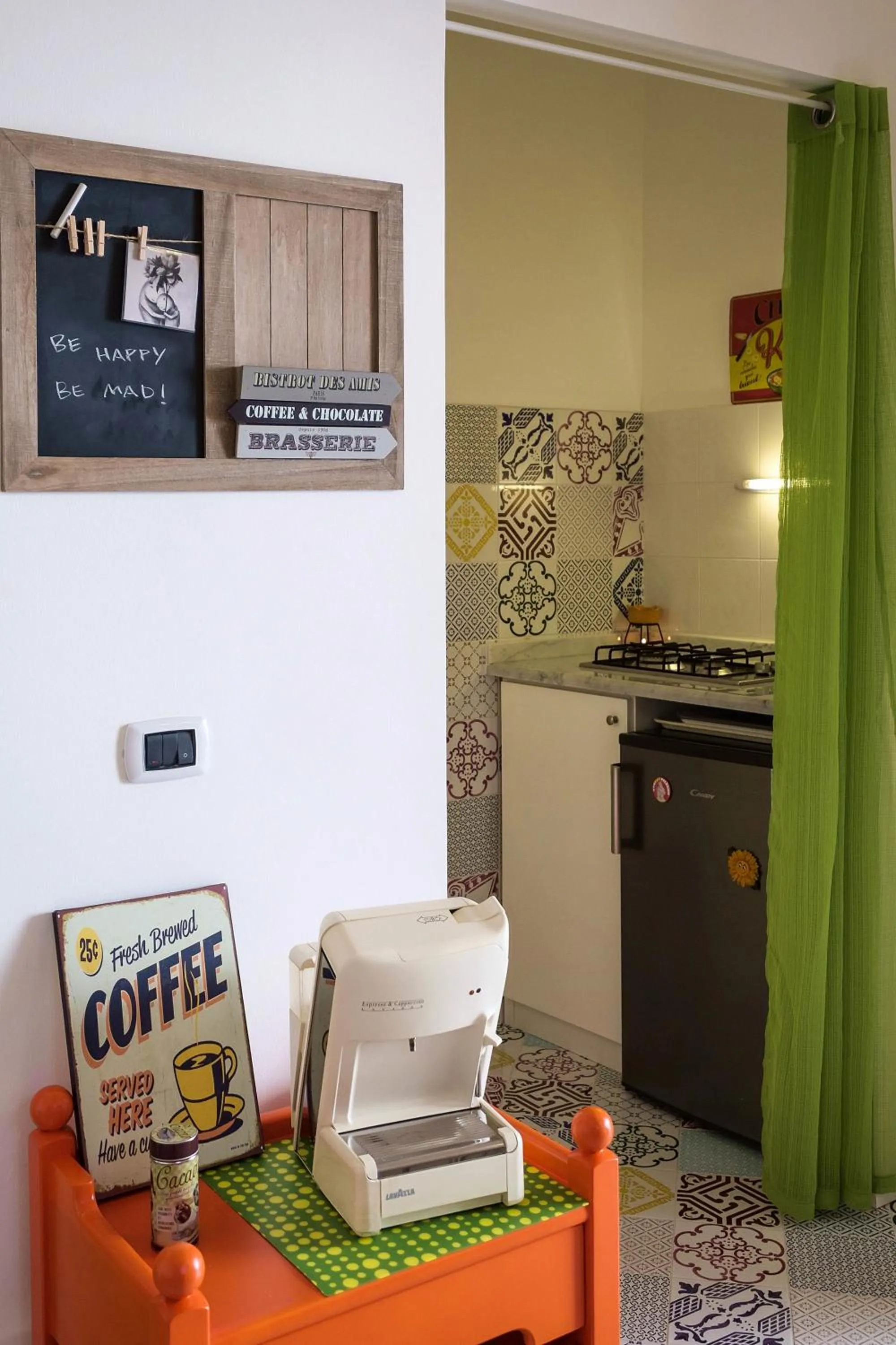 Restaurant/places to eat in MAD Bed & Breakfast