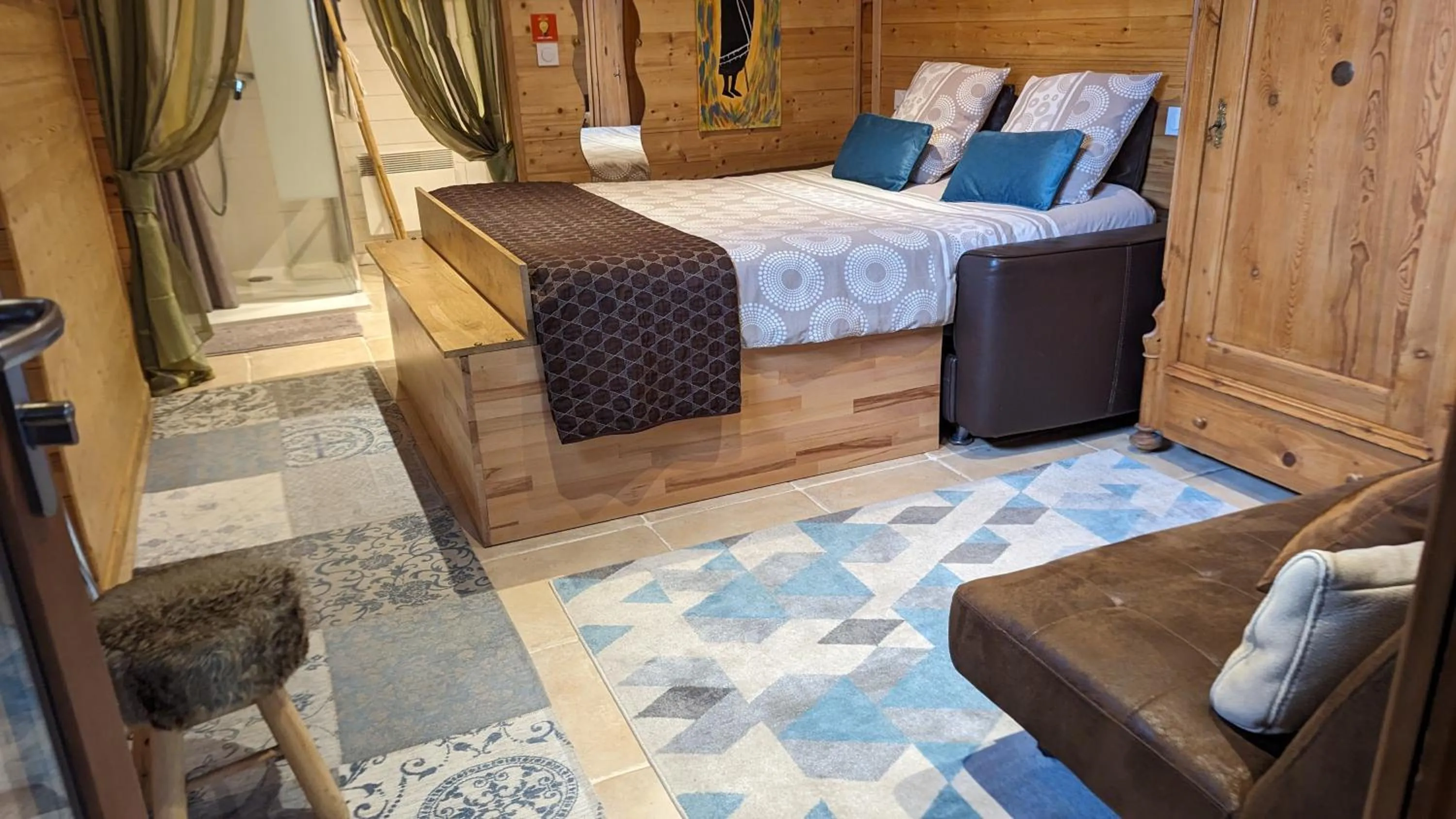 Photo of the whole room, Bed in Les Chambres D'oriane