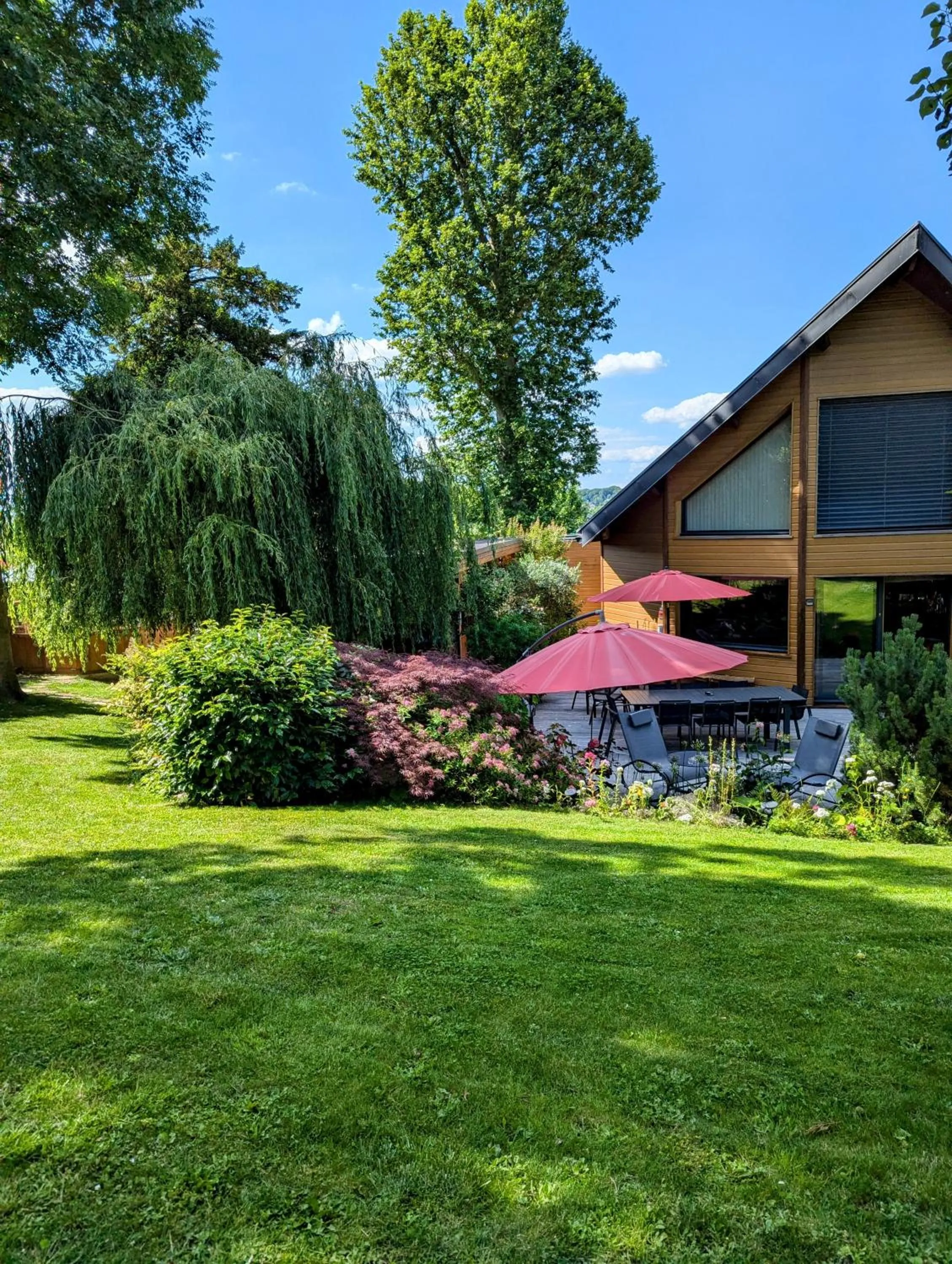 Garden view in Les Chambres D'oriane