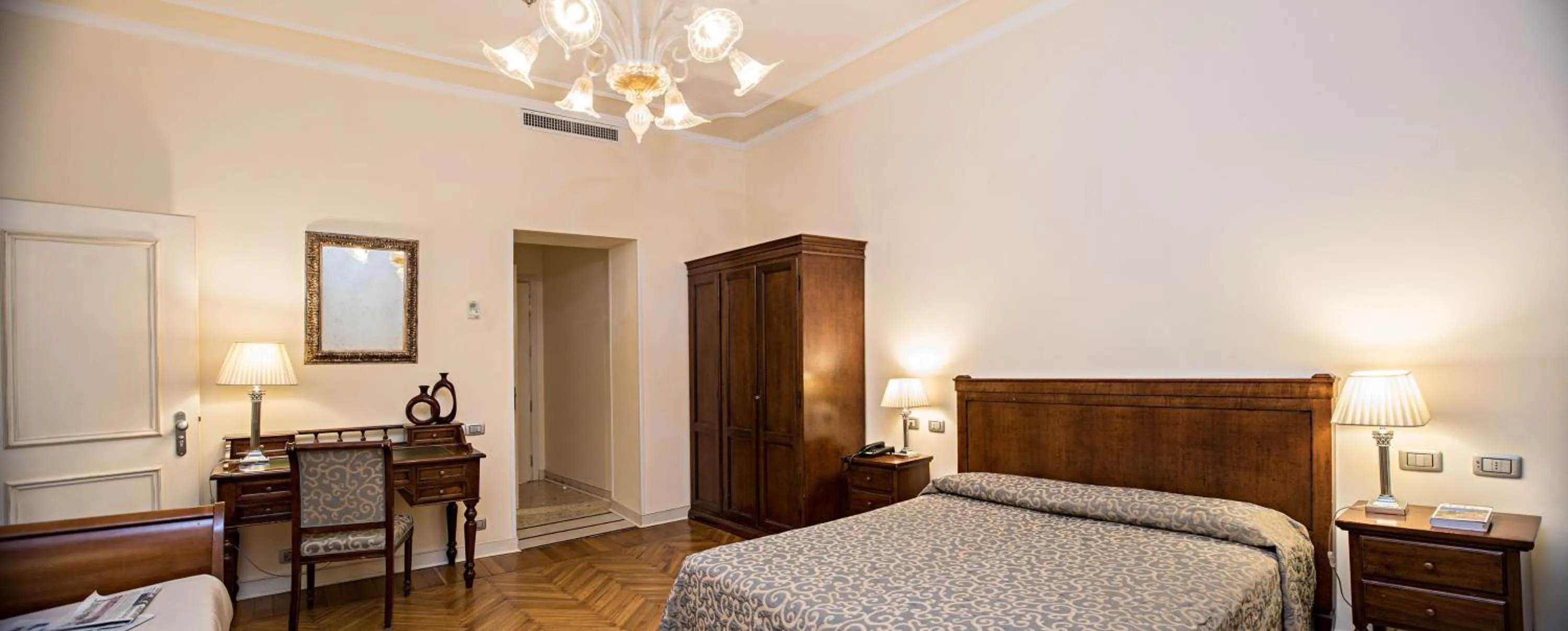 Bedroom, Bed in Hotel Dell'Opera