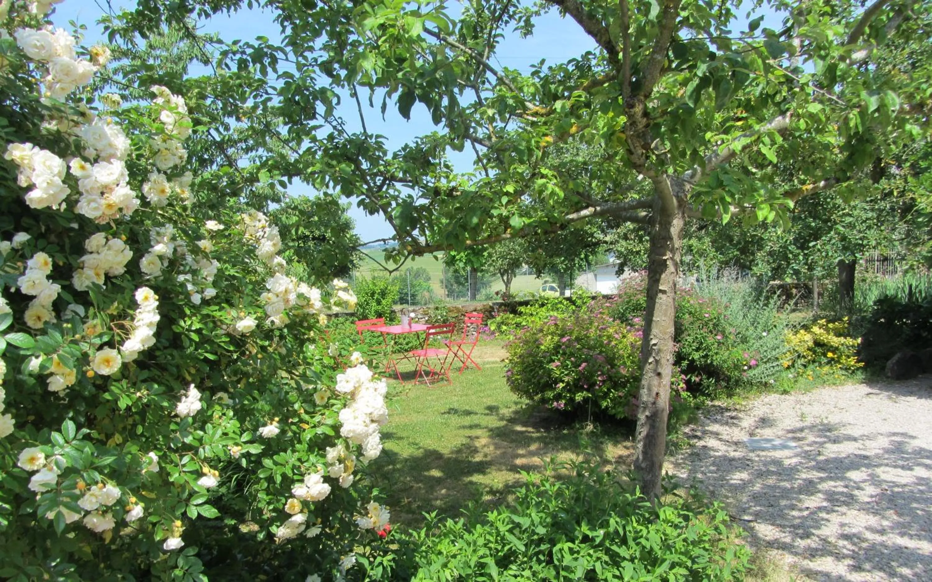 Garden view in Le couvent de Jouels