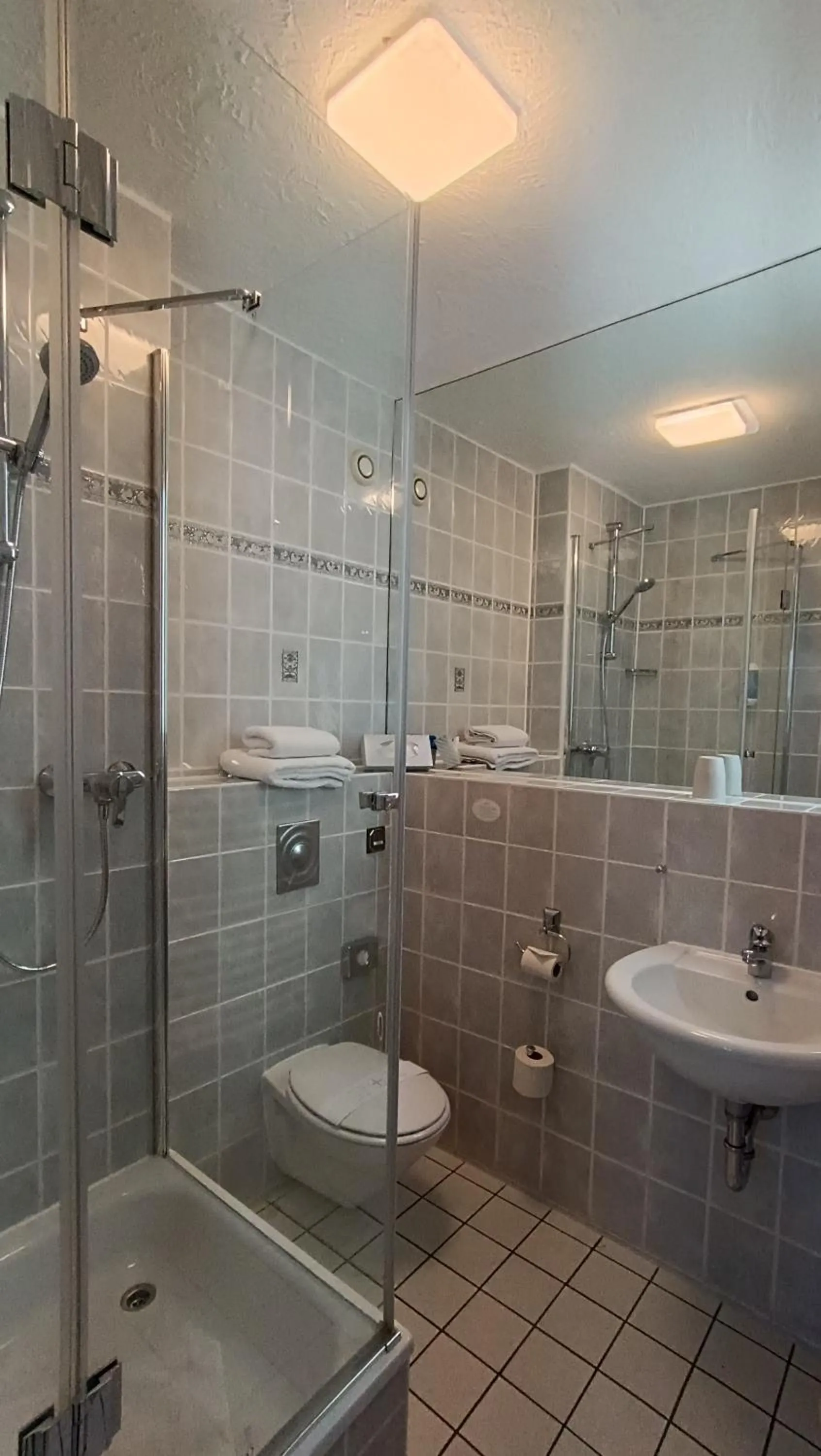 Shower in LAT Hotel & Apartmenthaus Berlin