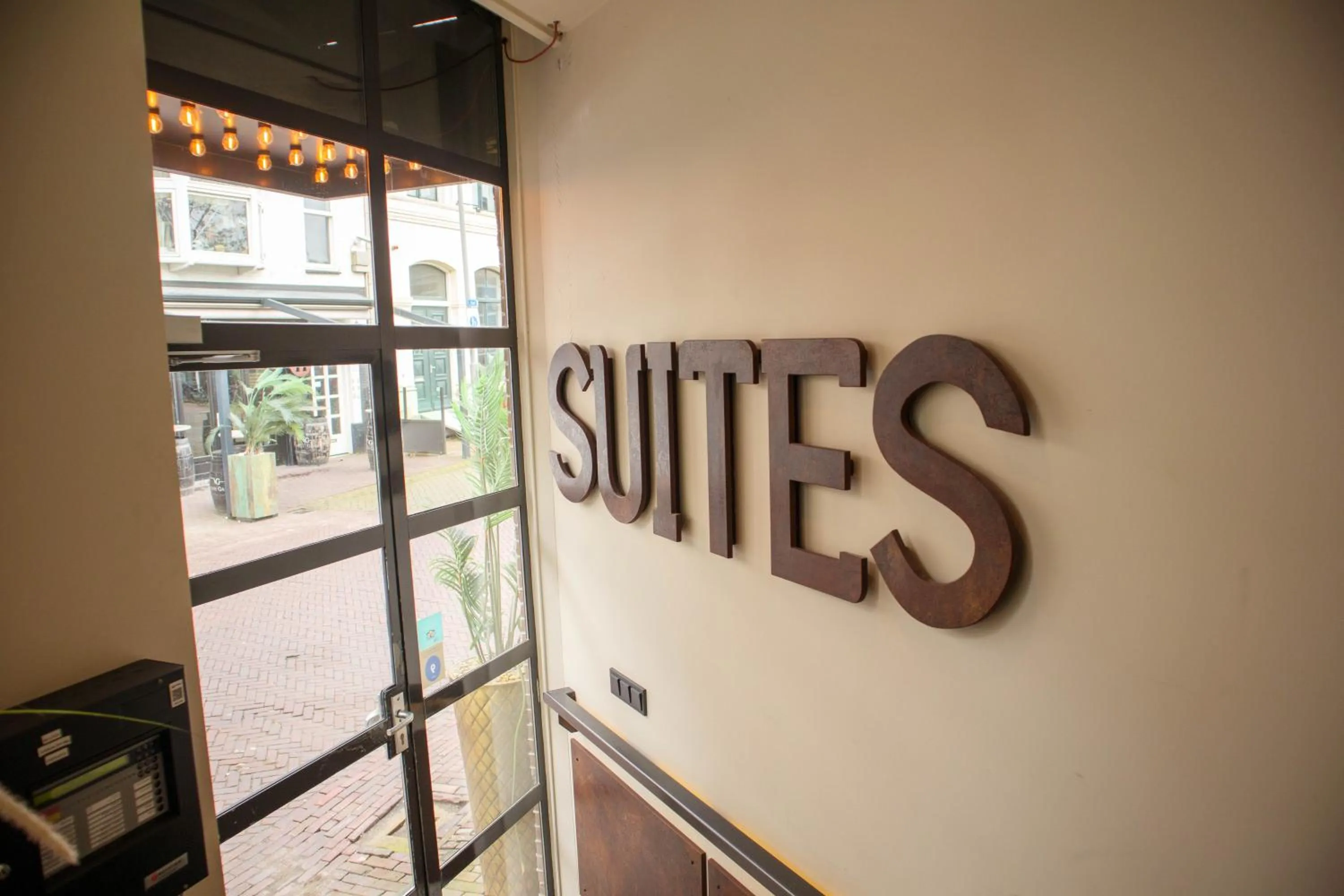 Manzo's Suites