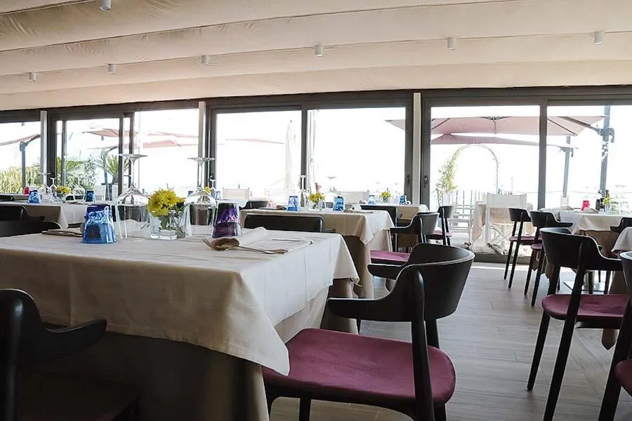 Restaurant/places to eat in Hotel Aurora