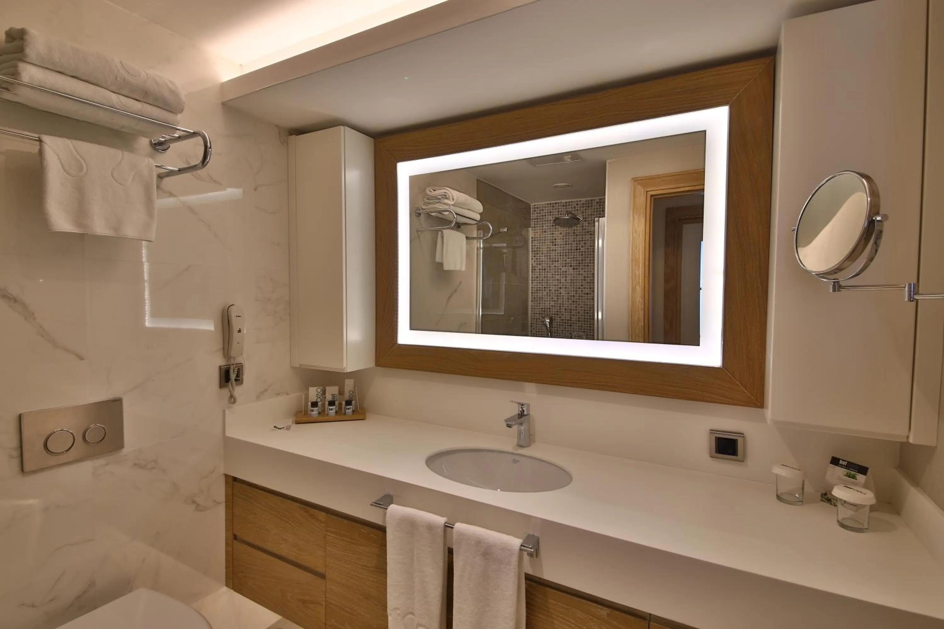 Shower in Bof Hotels Ceo Suites Atasehir